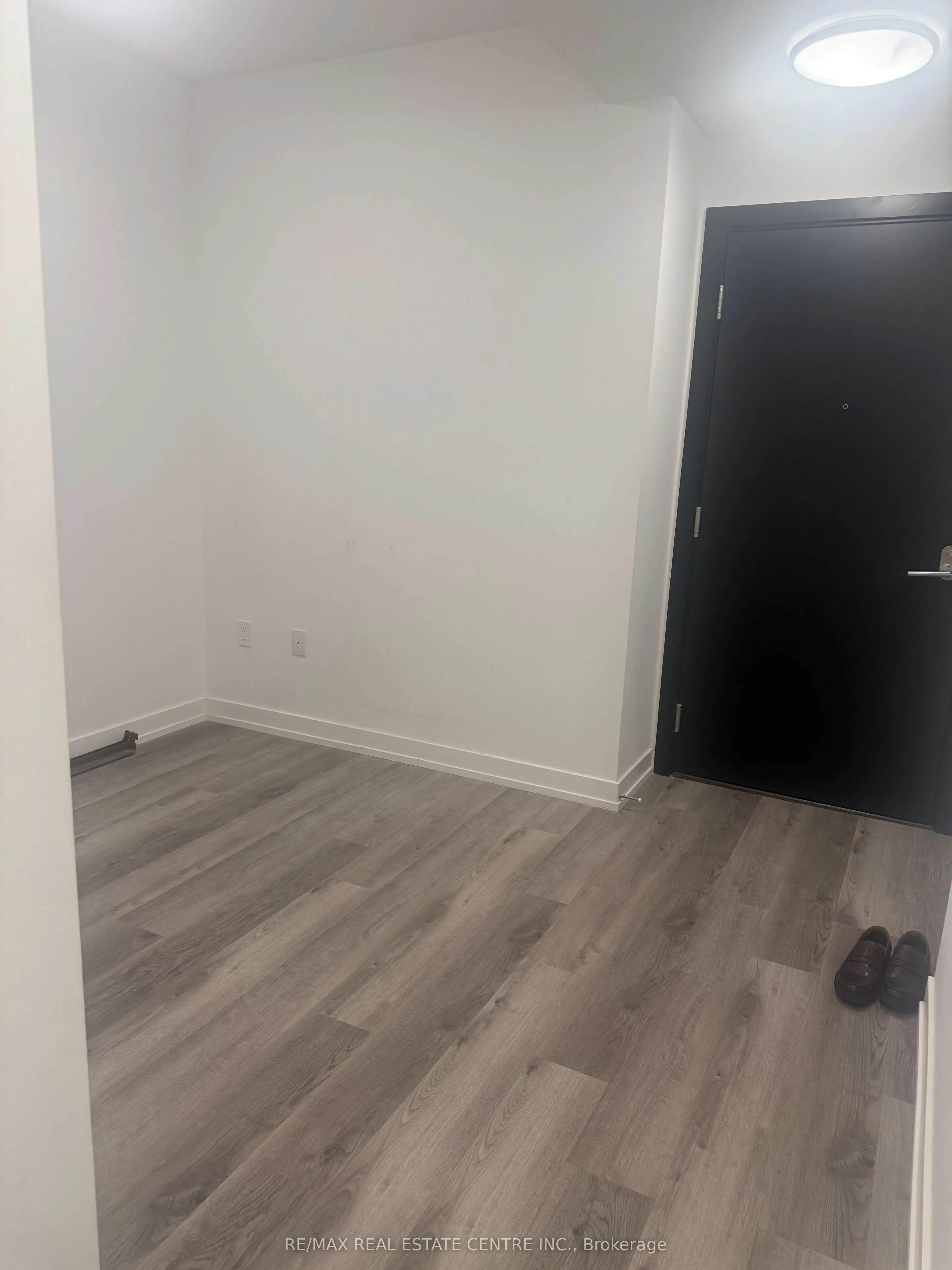 15 Wellington Street S, #2710