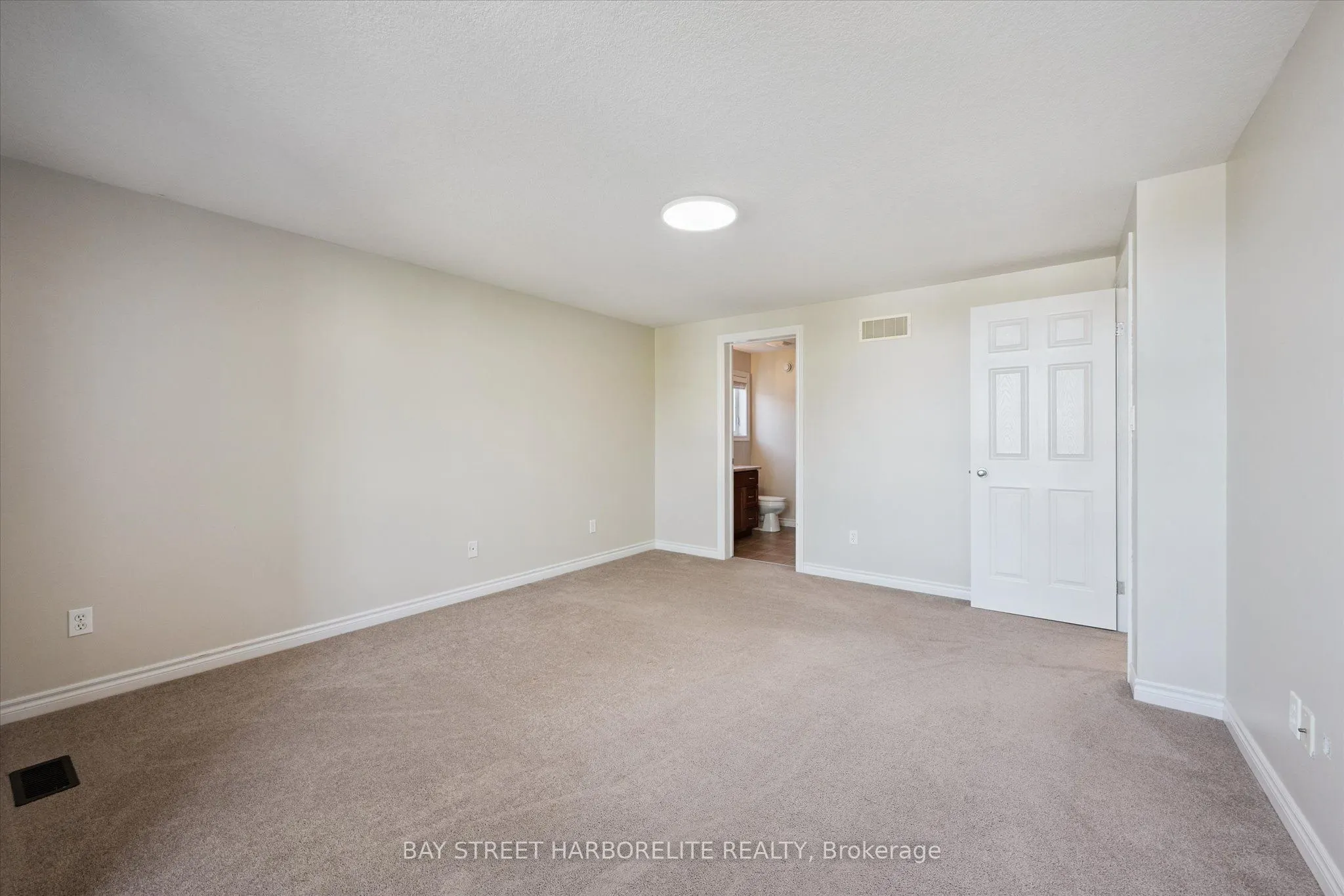 128 CLOUGH Crescent