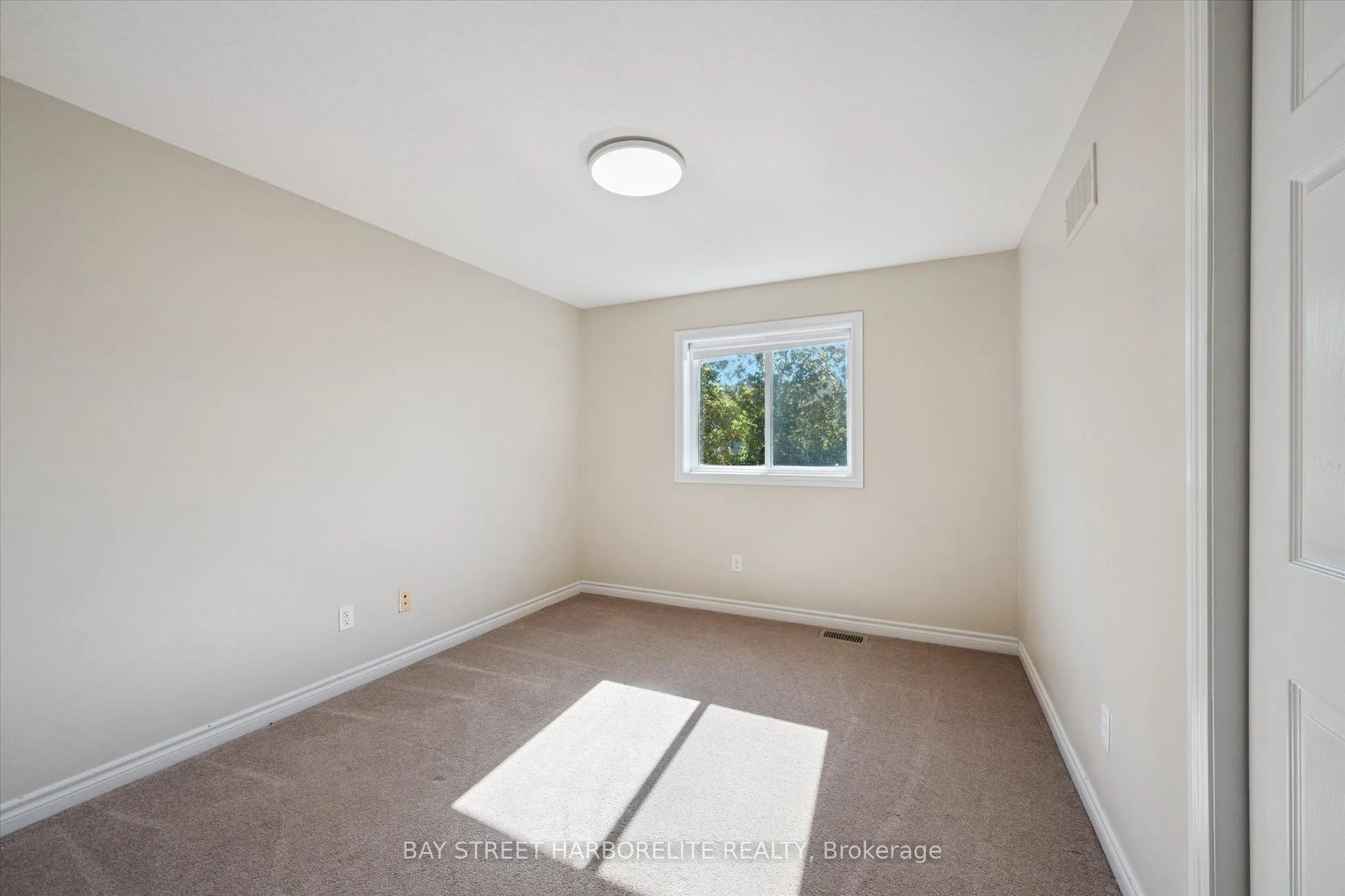 128 CLOUGH Crescent