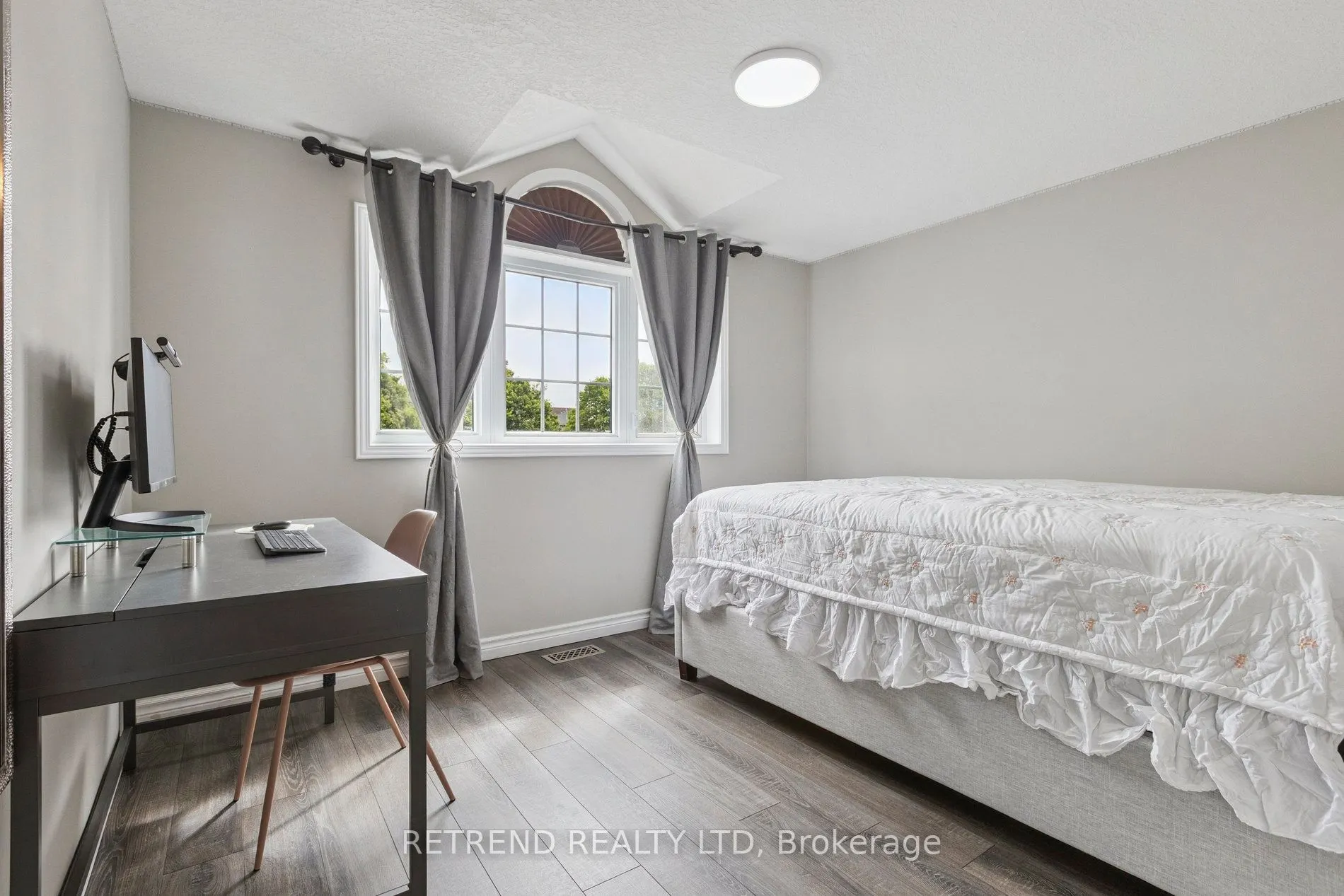 134 QUEEN CHARLOTTE Crescent