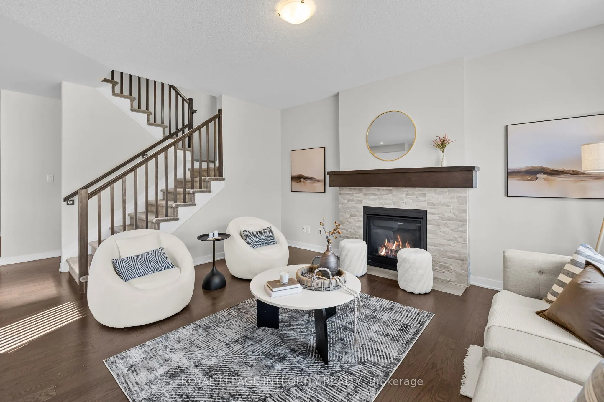 893 Sendero Way