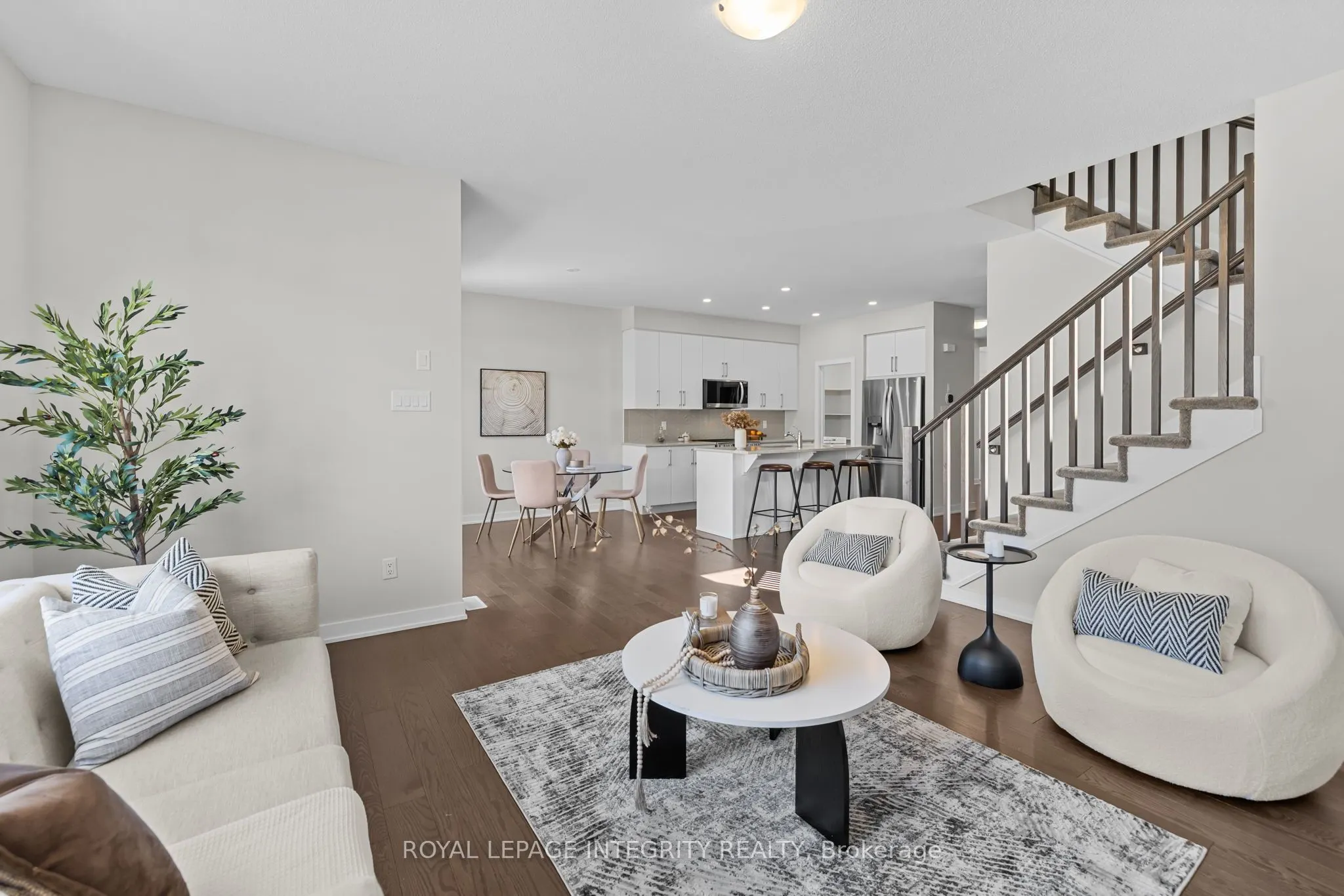 893 Sendero Way