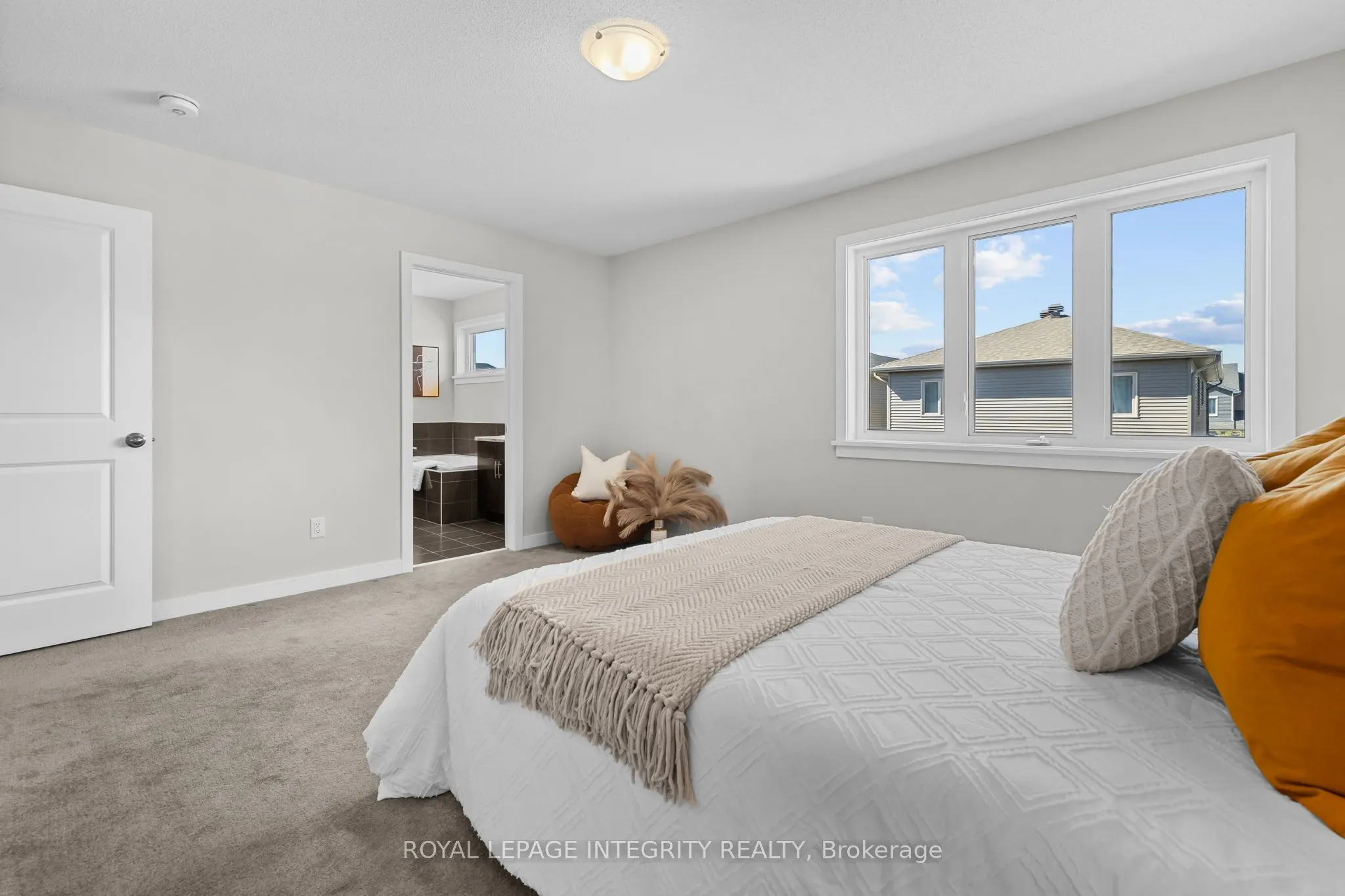 893 Sendero Way