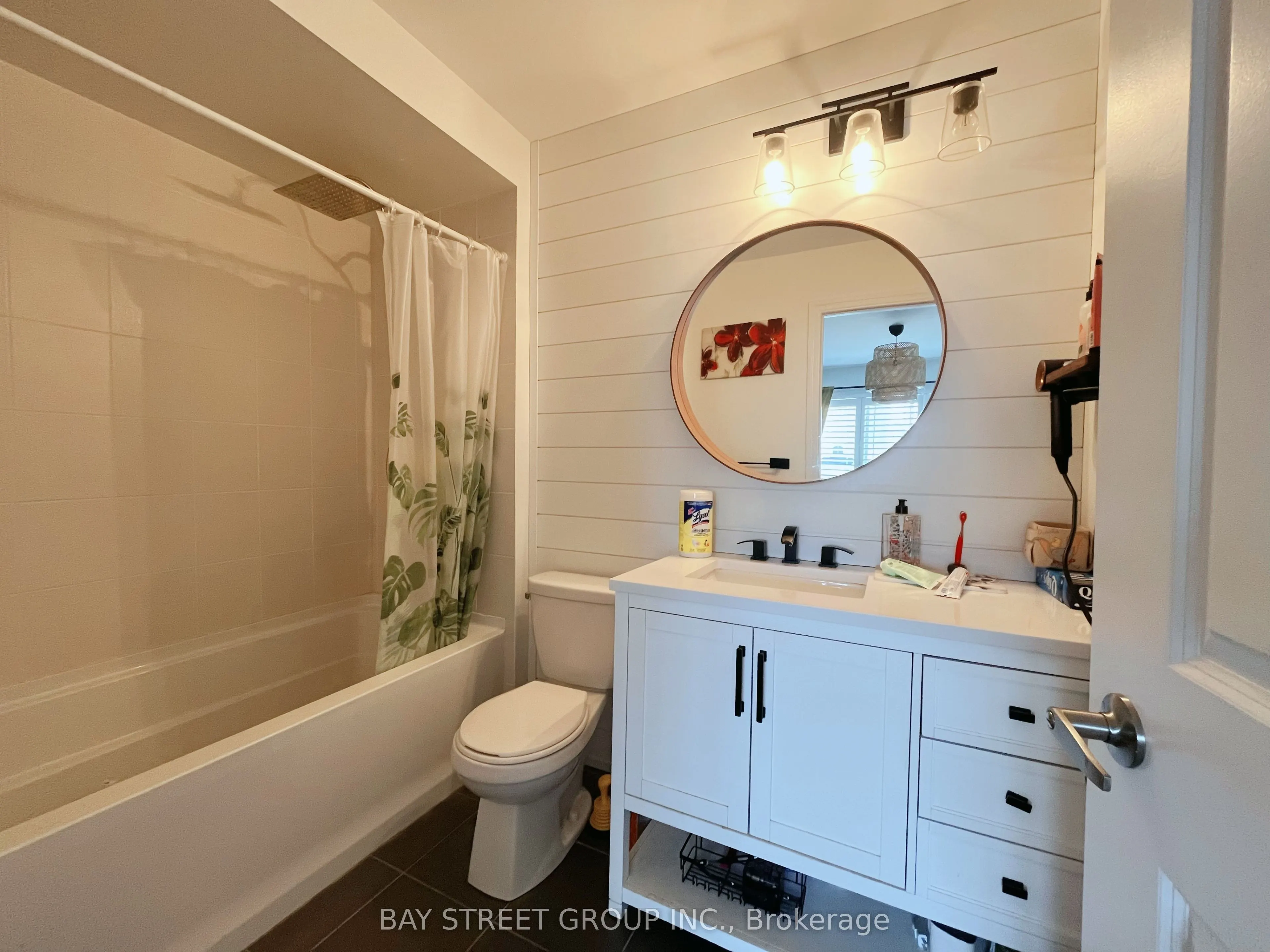 51 Dominion Crescent, #Upper