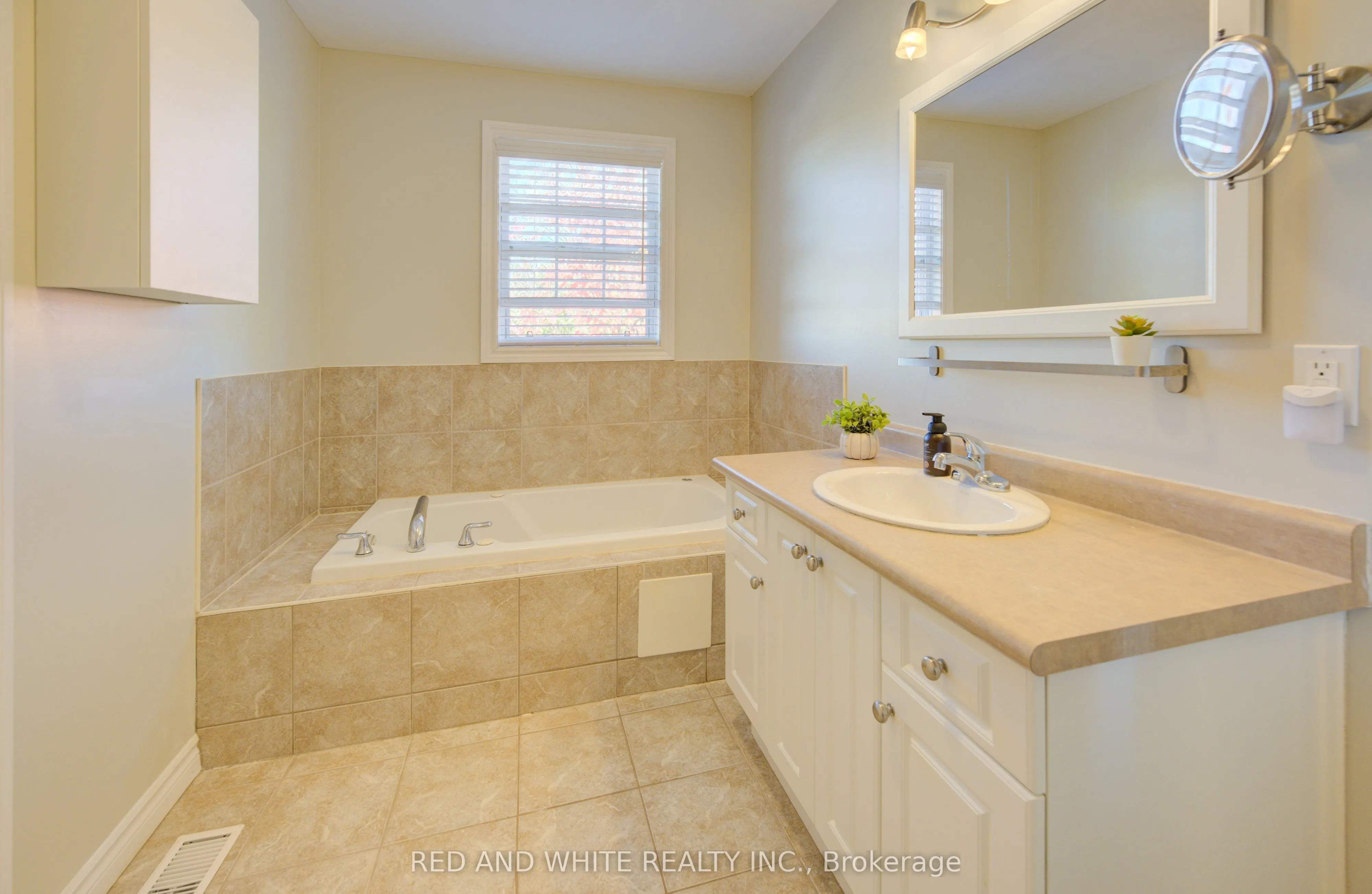 353 Sauve Crescent