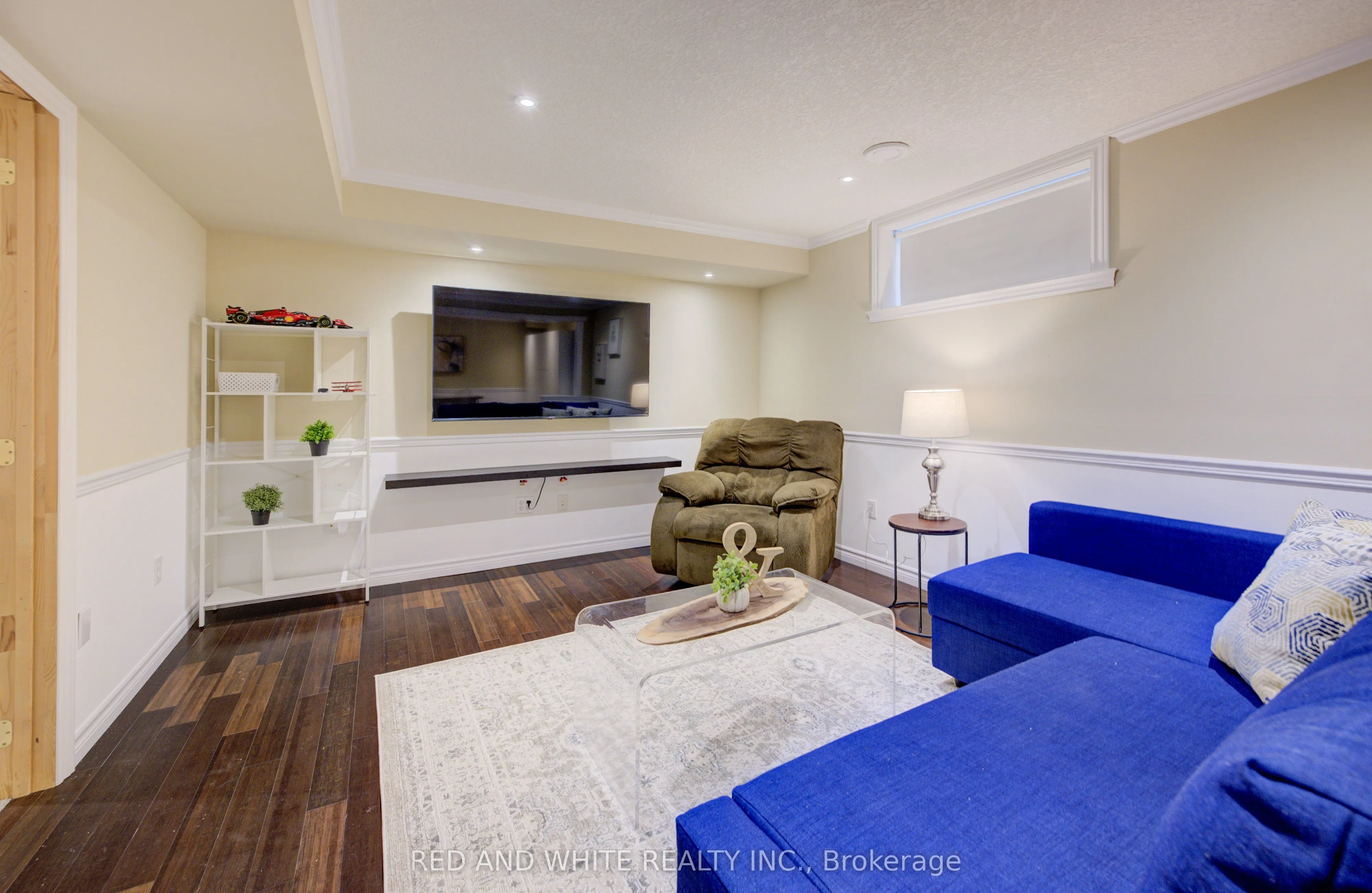 353 Sauve Crescent