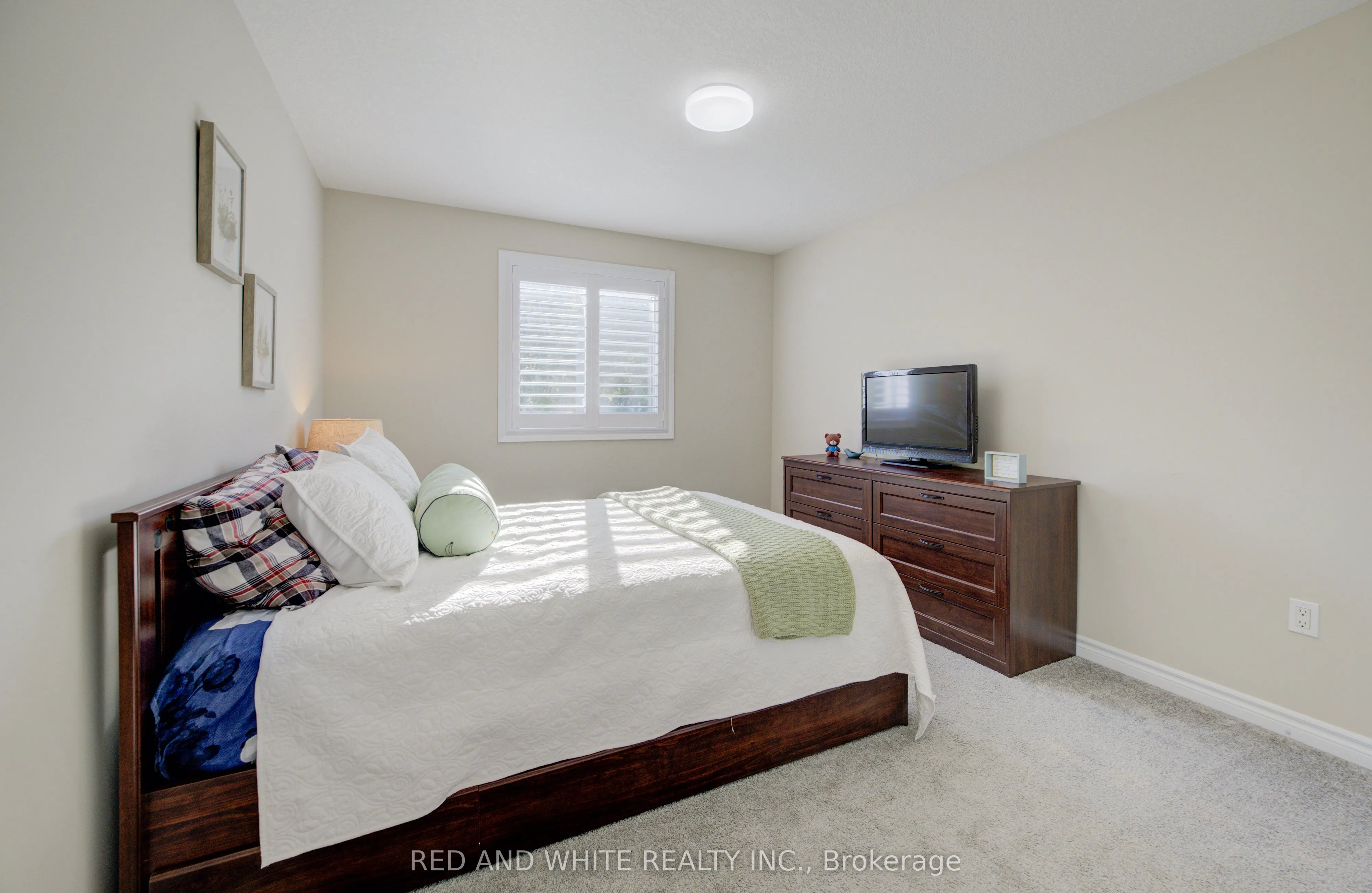 353 Sauve Crescent