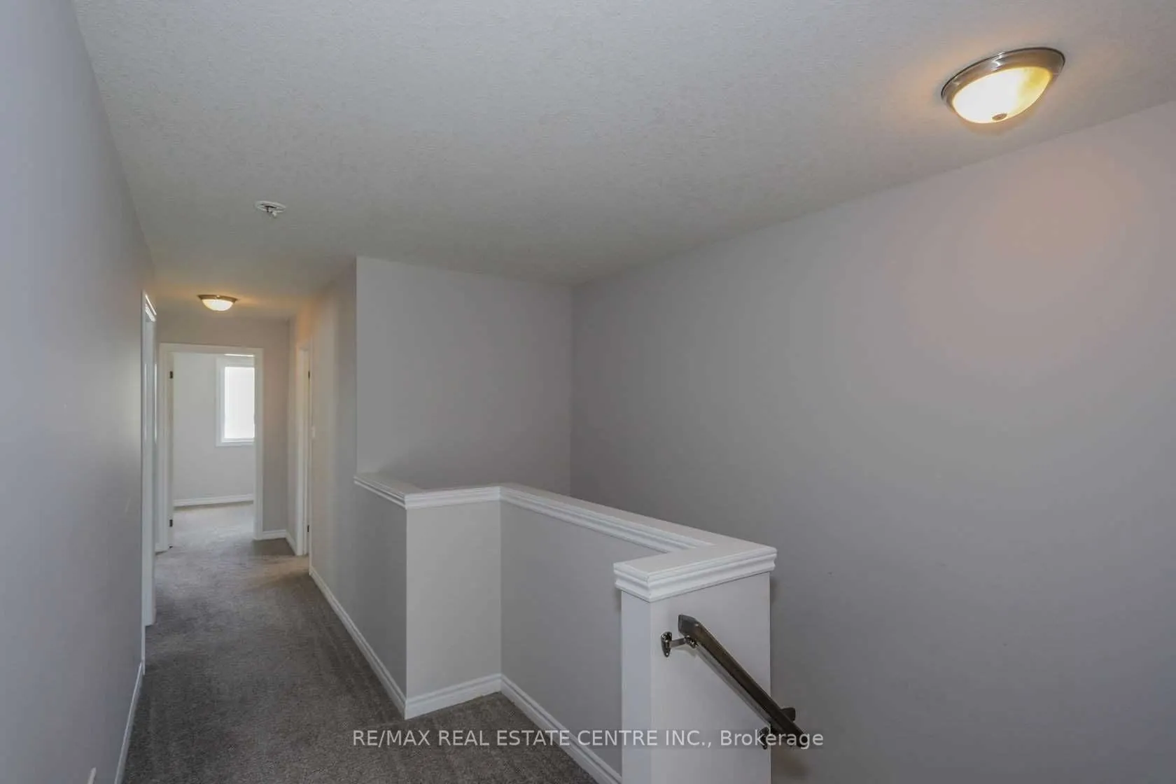 1890 Foxridge Crescent
