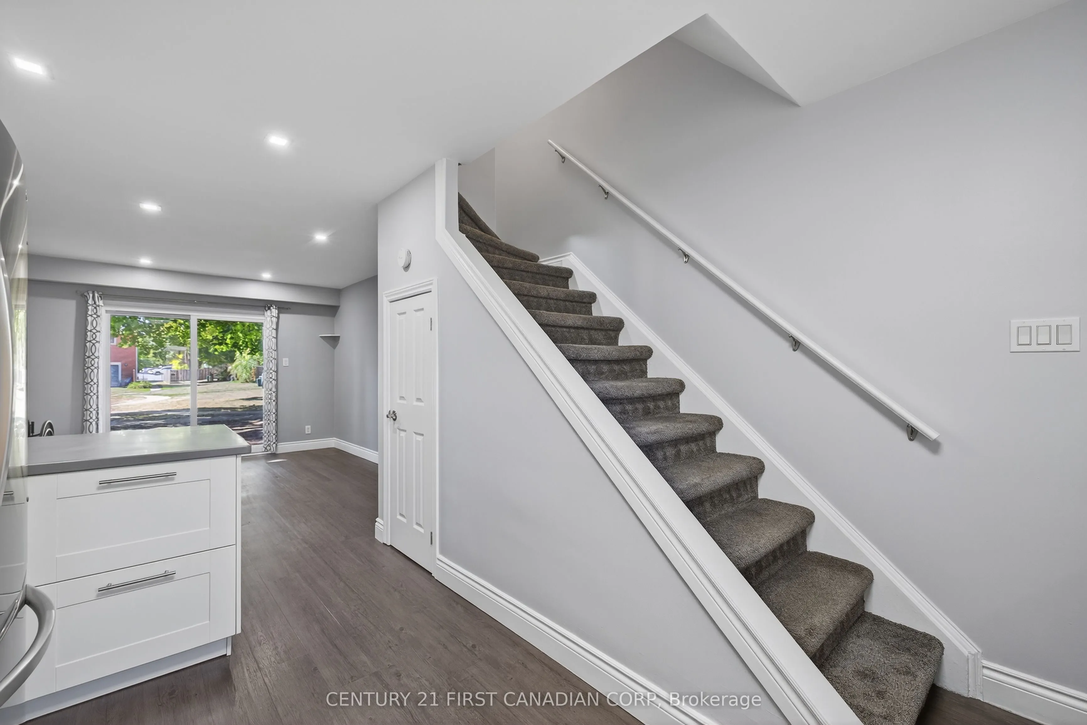 1090 Kipps Lane, #102