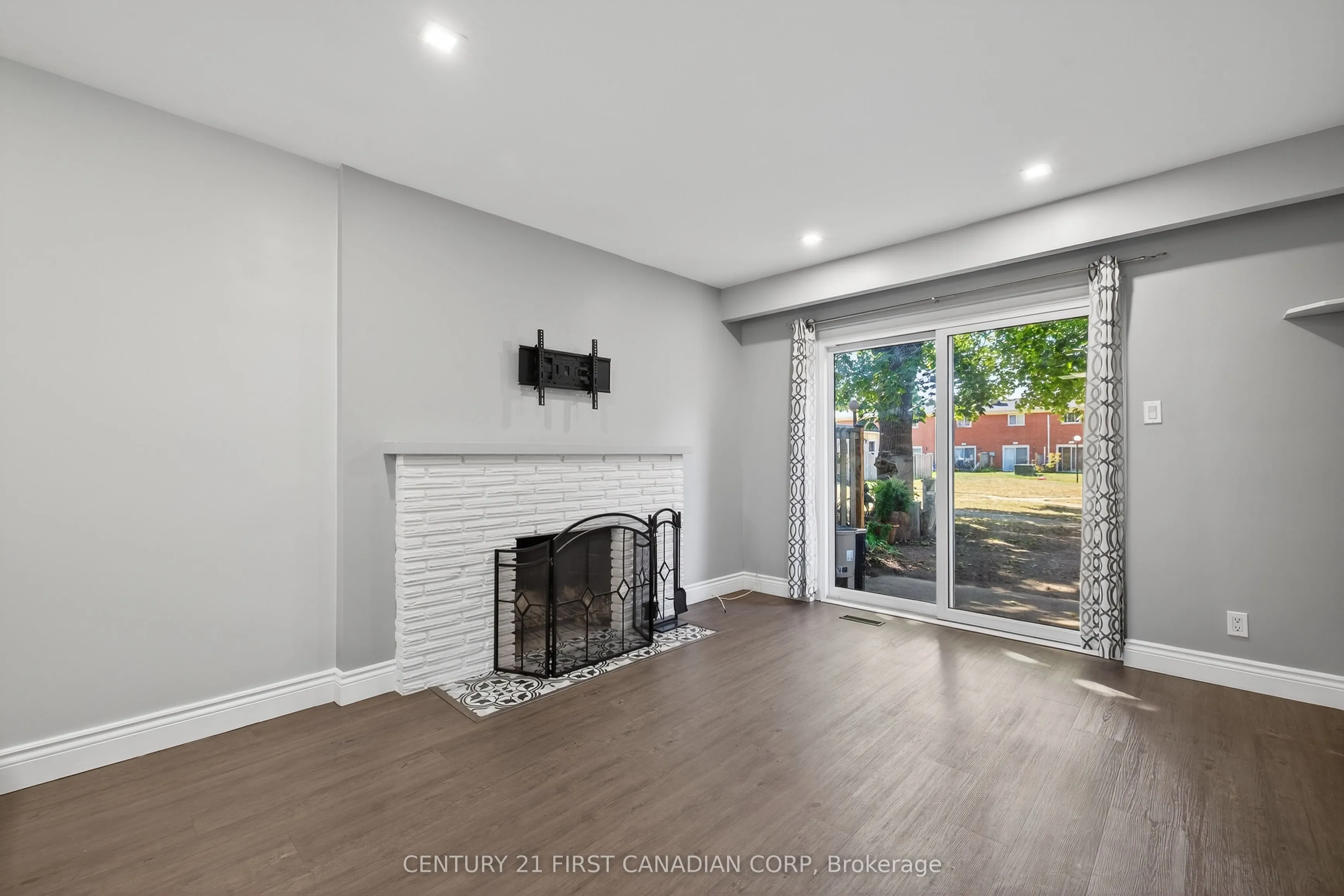 1090 Kipps Lane, #102