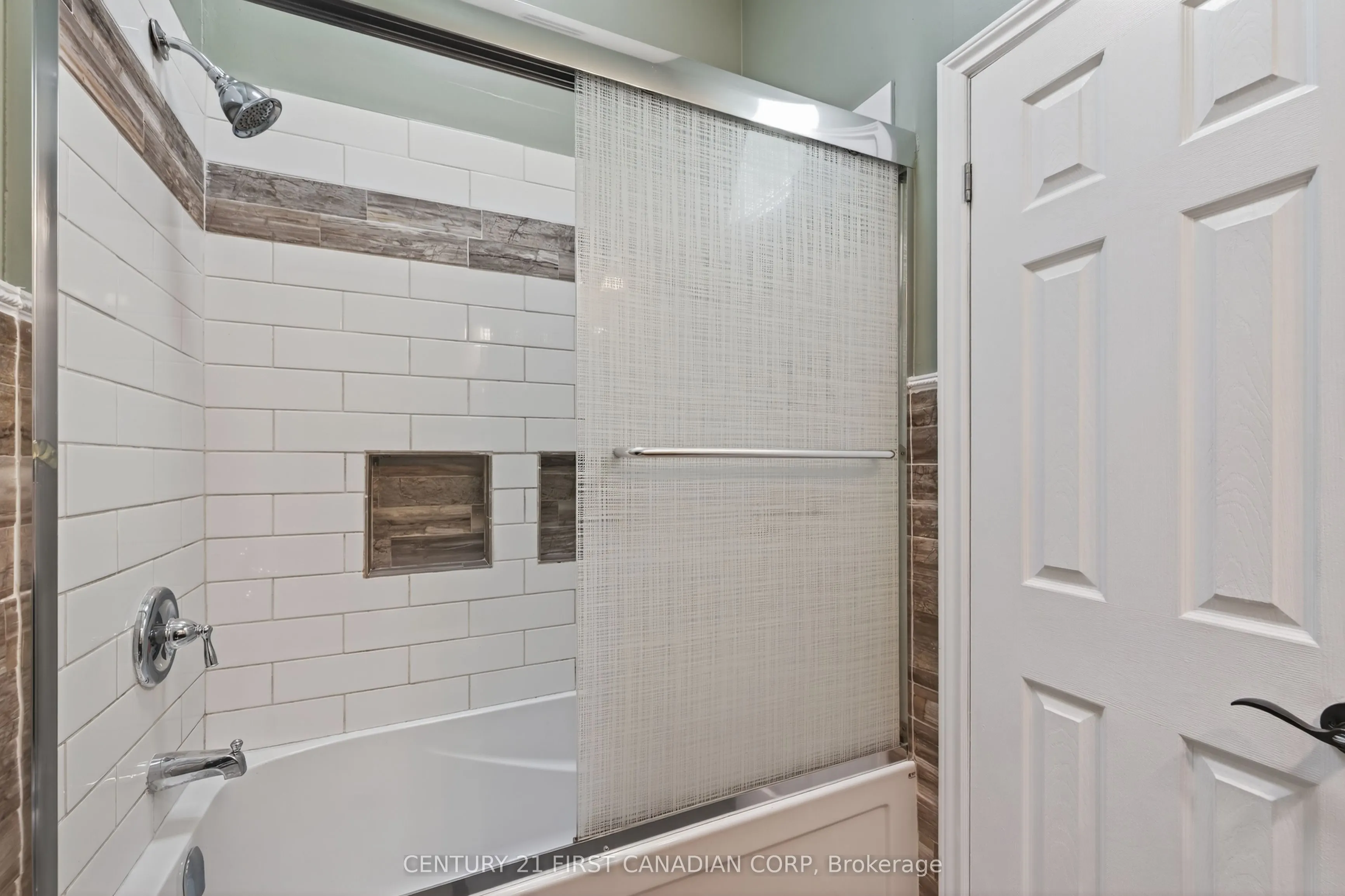 1090 Kipps Lane, #102