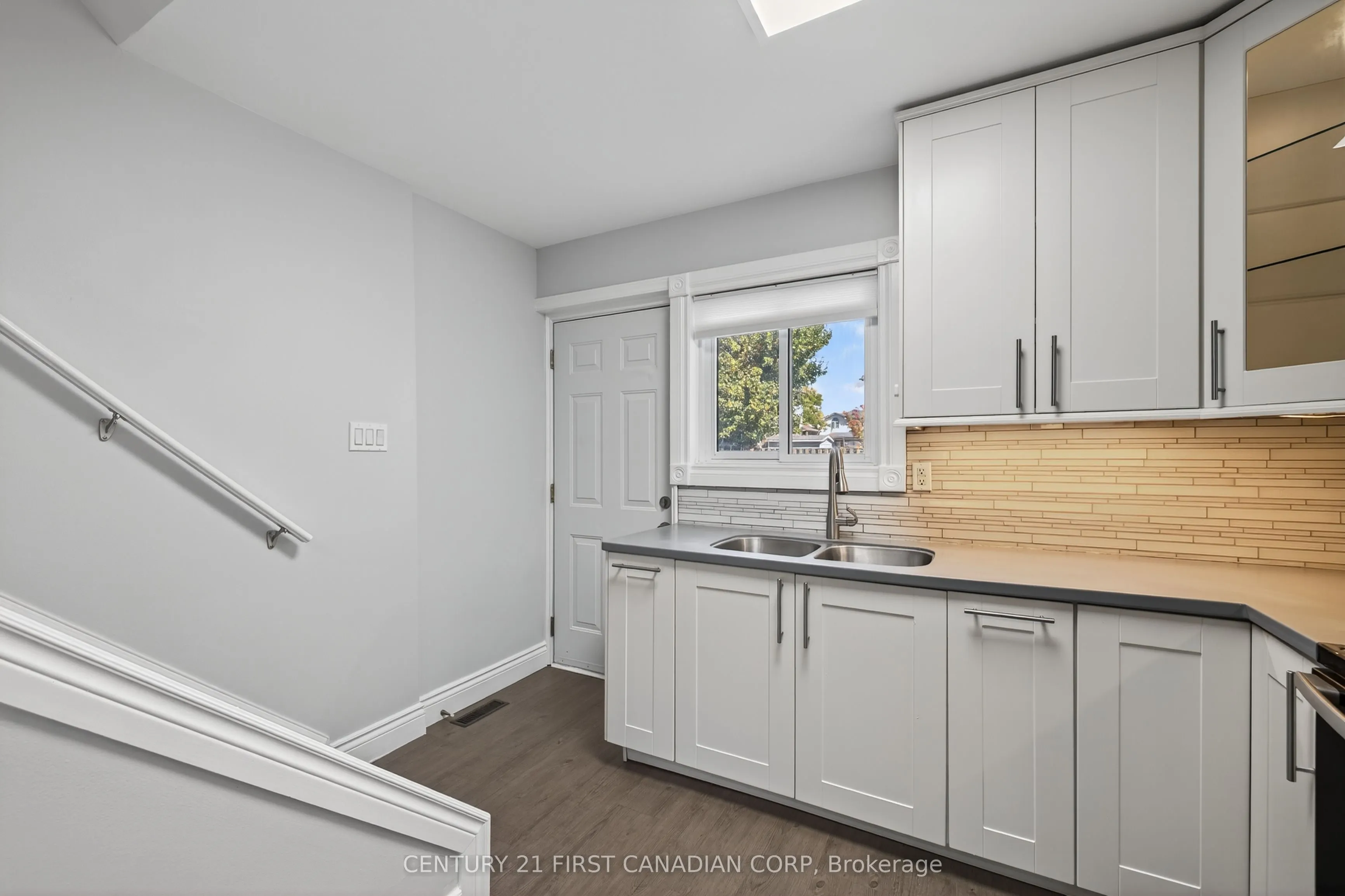 1090 Kipps Lane, #102