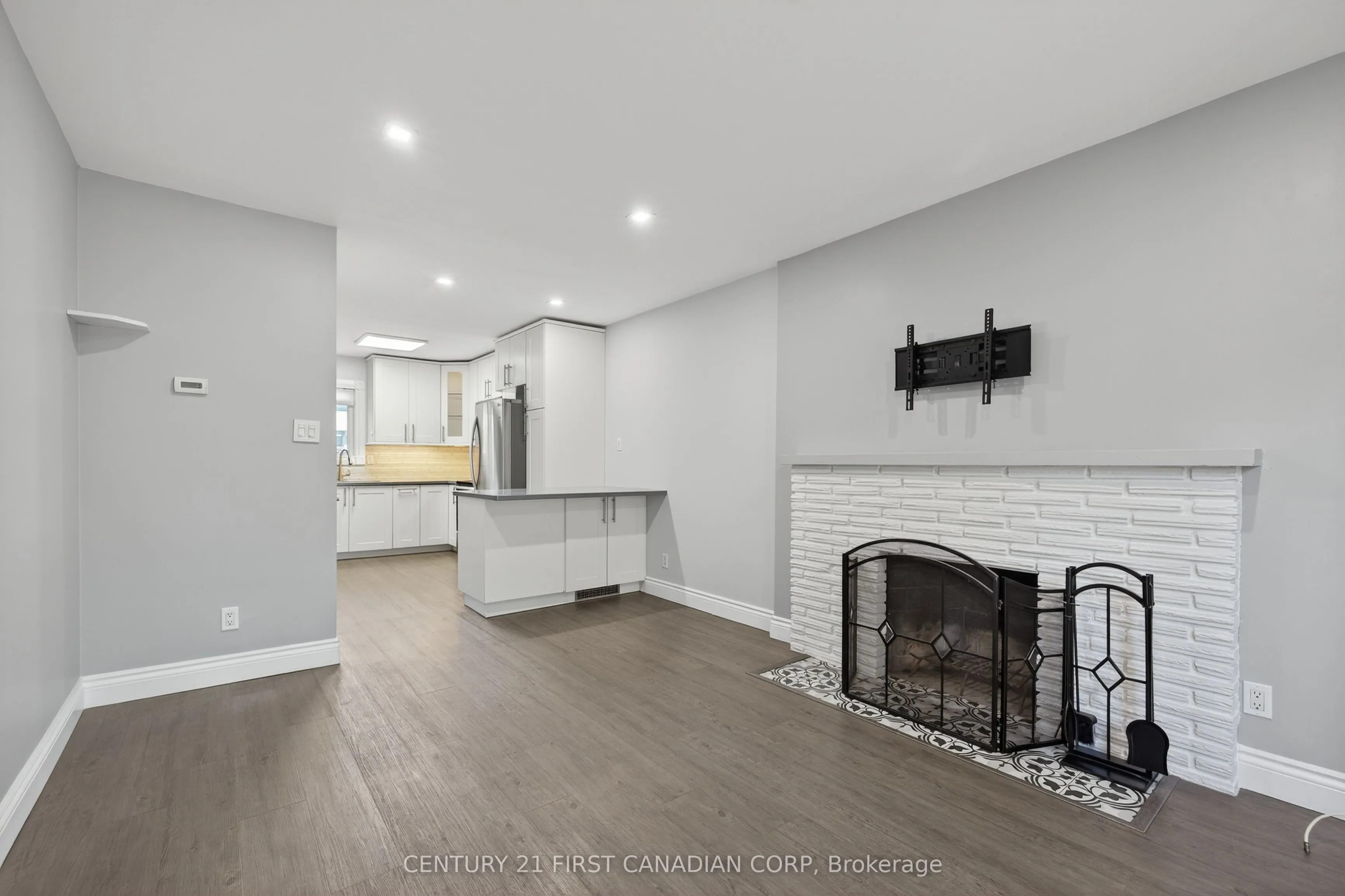1090 Kipps Lane, #102