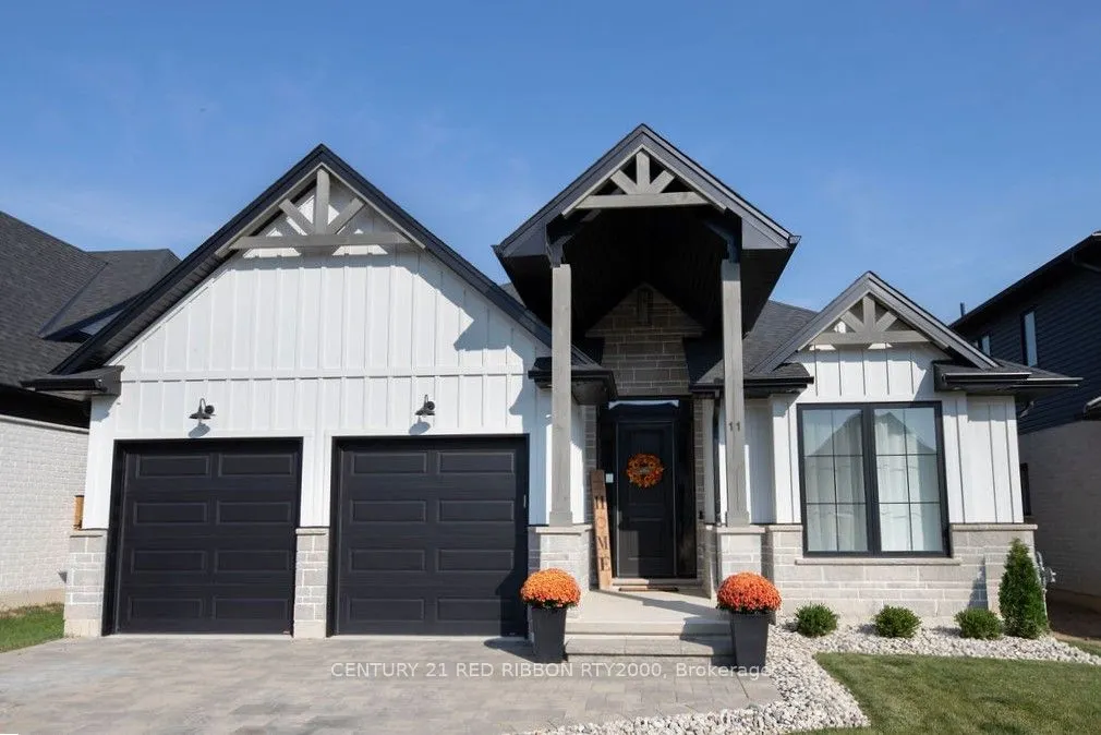 11 BRISCOE Crescent