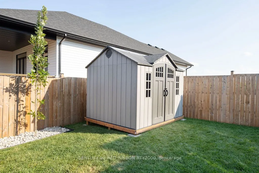 11 BRISCOE Crescent