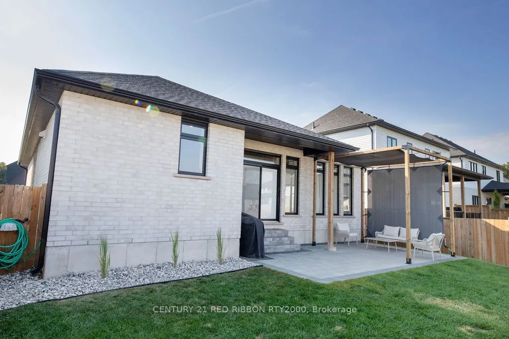 11 BRISCOE Crescent