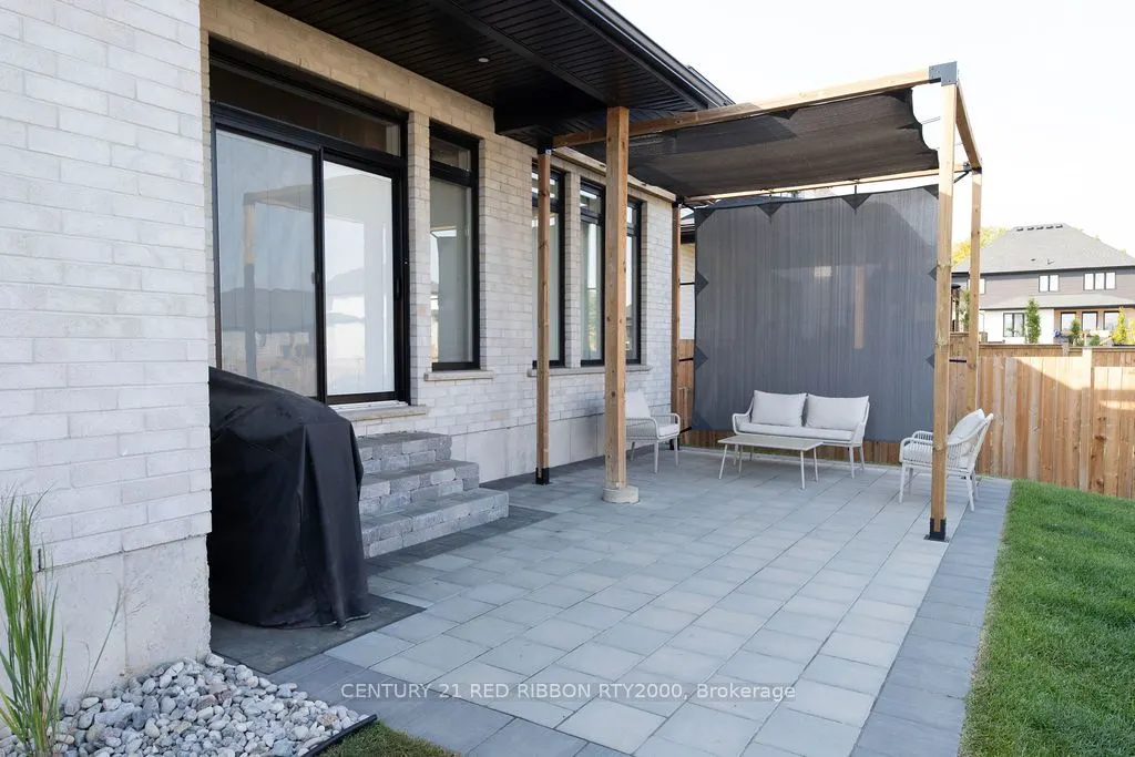 11 BRISCOE Crescent