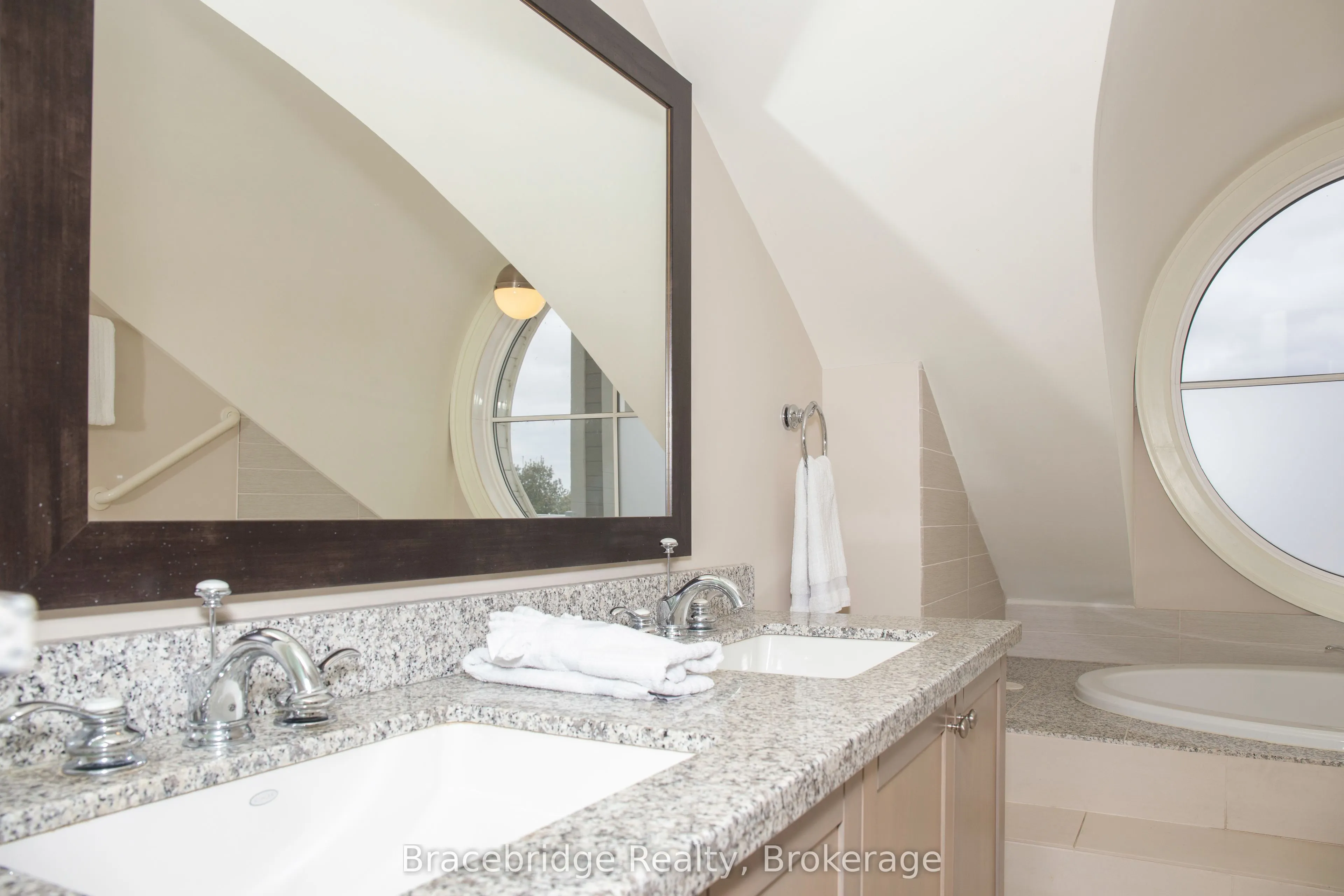 1869 Muskoka 118 Highway W, #G103-D1