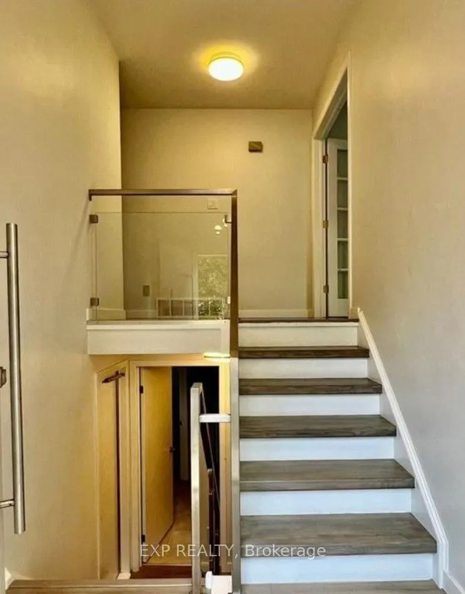 213 Northlake Drive