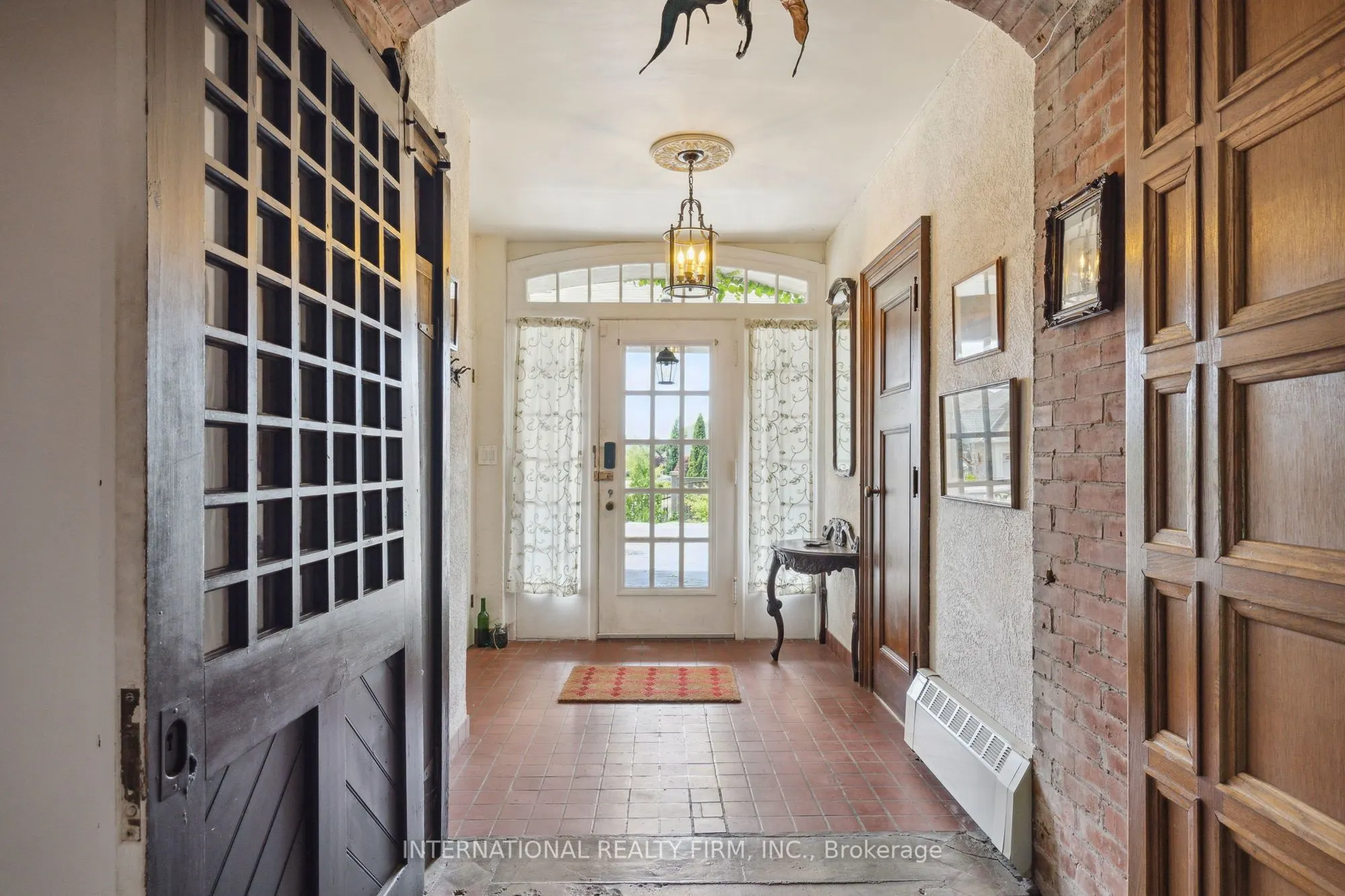 255 Delacourt Road