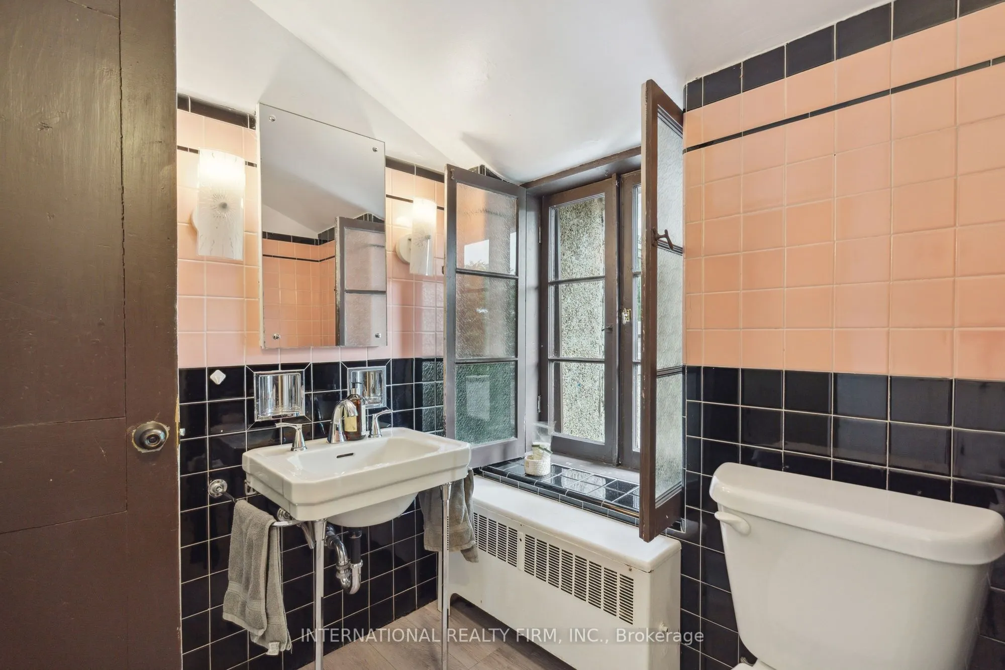 255 Delacourt Road