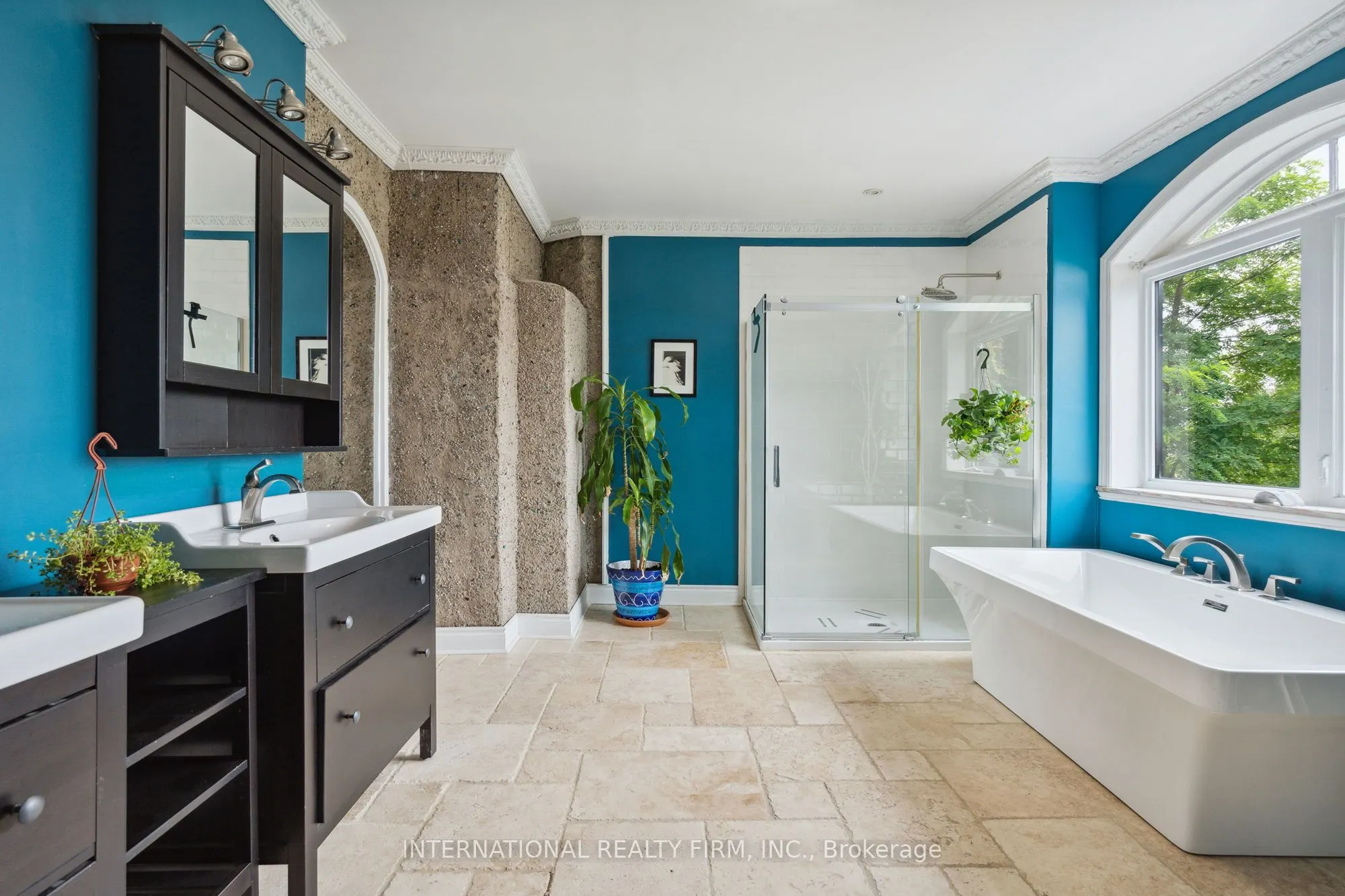 255 Delacourt Road