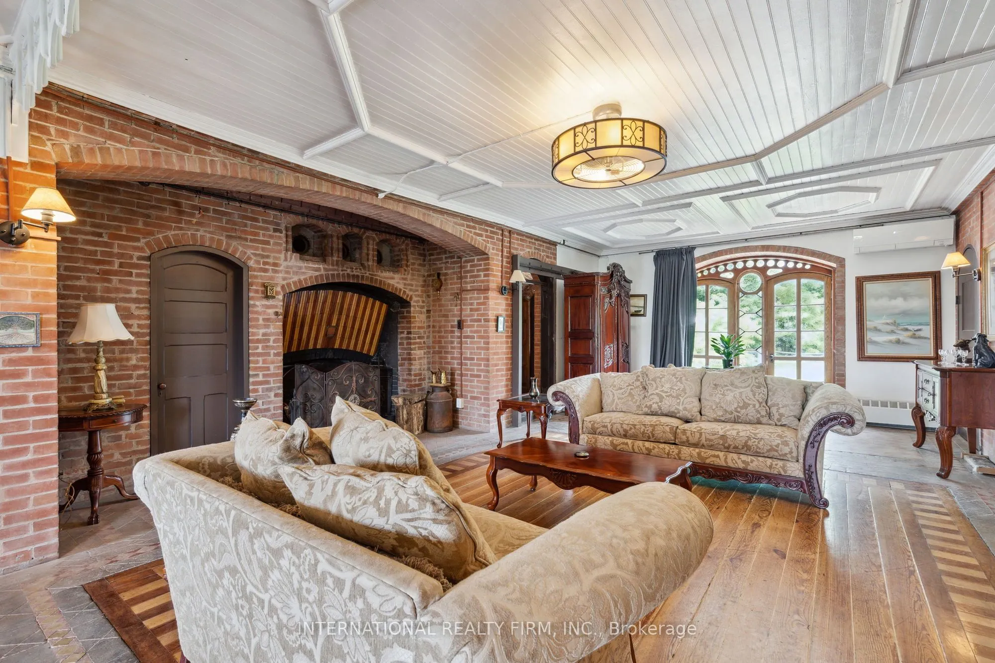 255 Delacourt Road