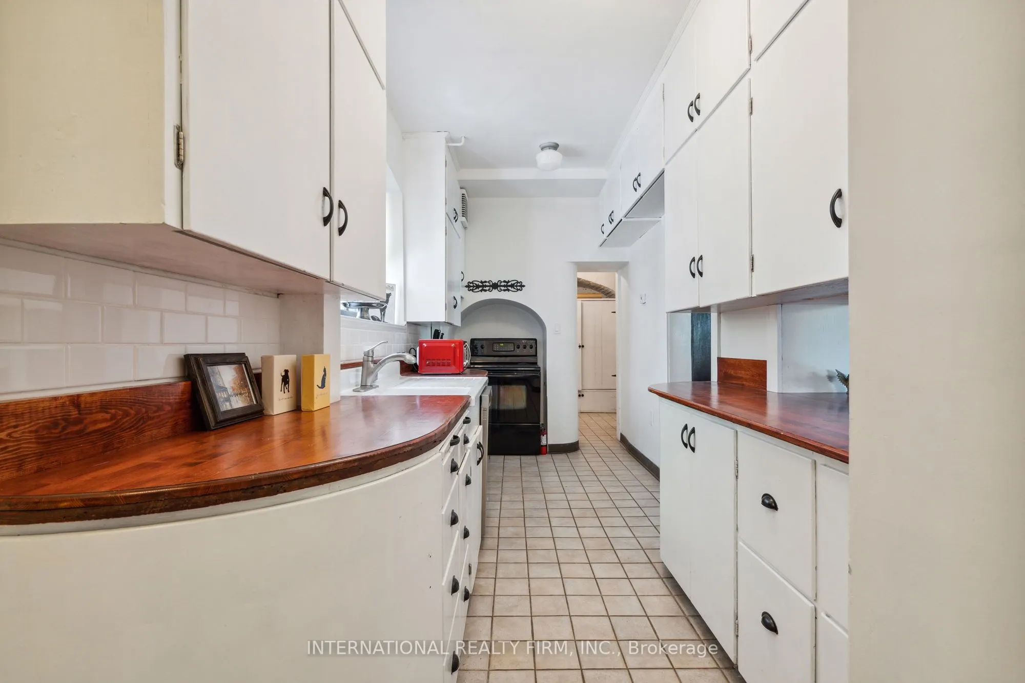 255 Delacourt Road