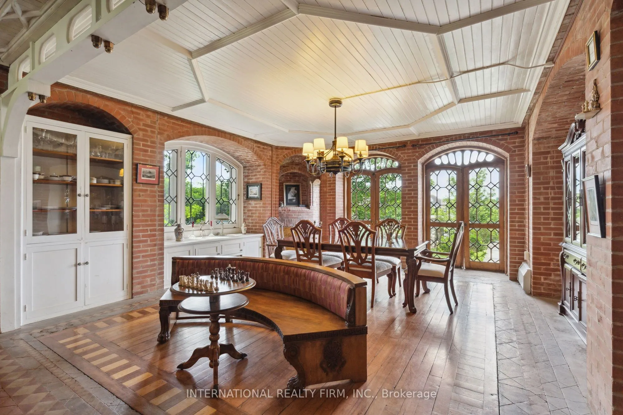 255 Delacourt Road