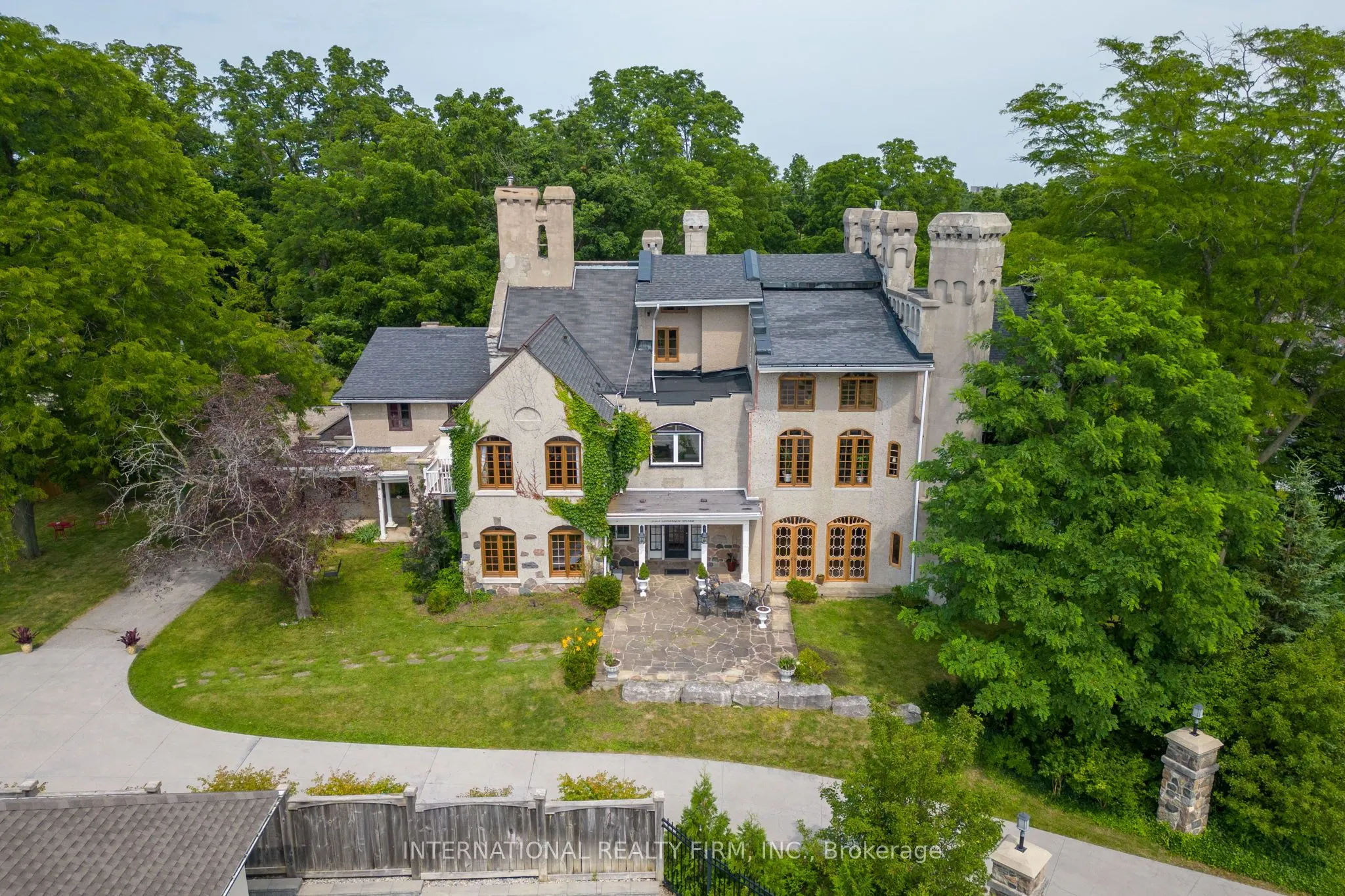 255 Delacourt Road