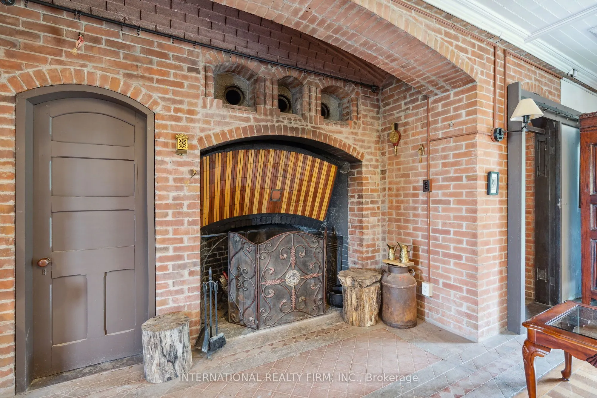 255 Delacourt Road
