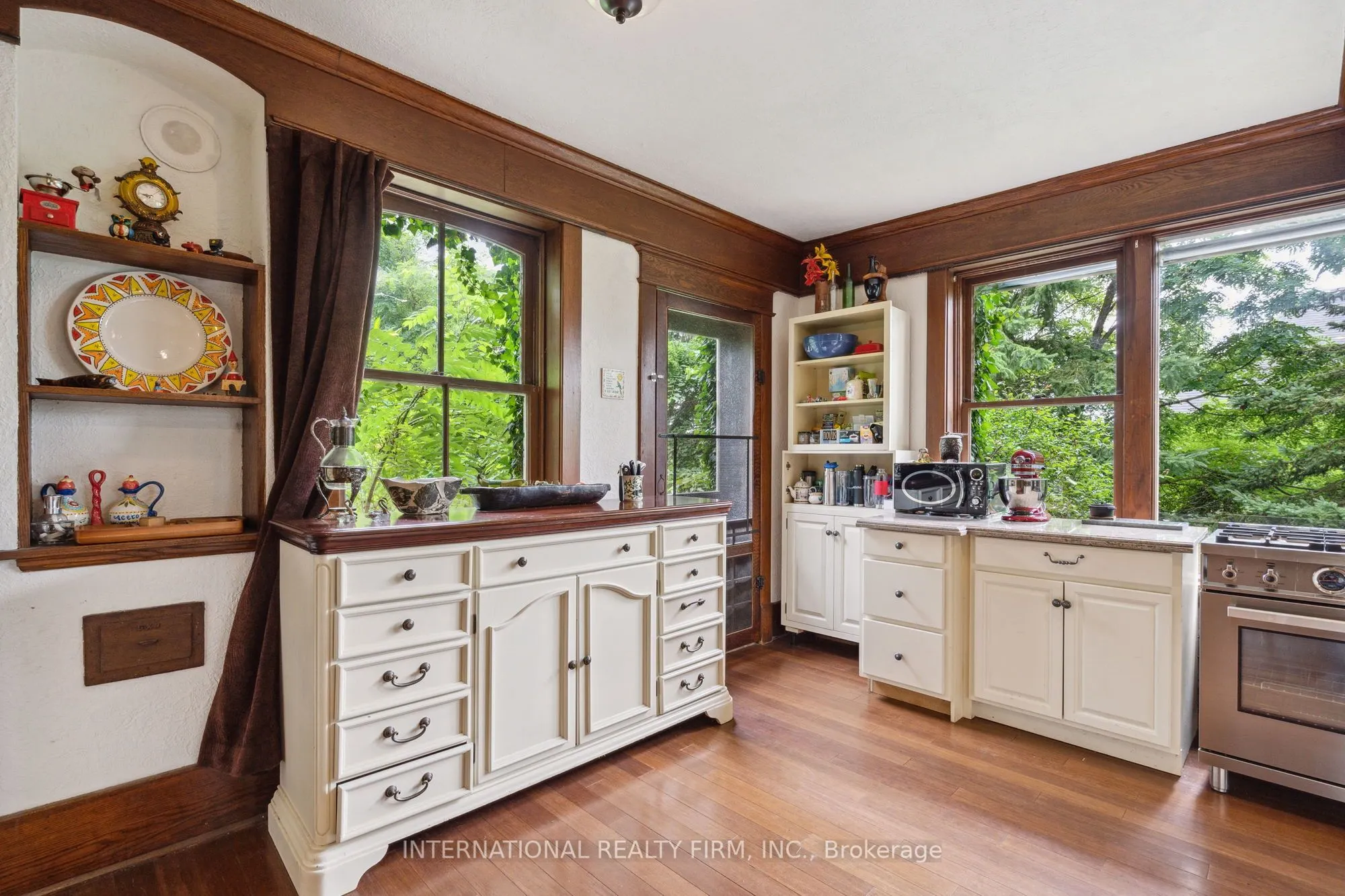255 Delacourt Road
