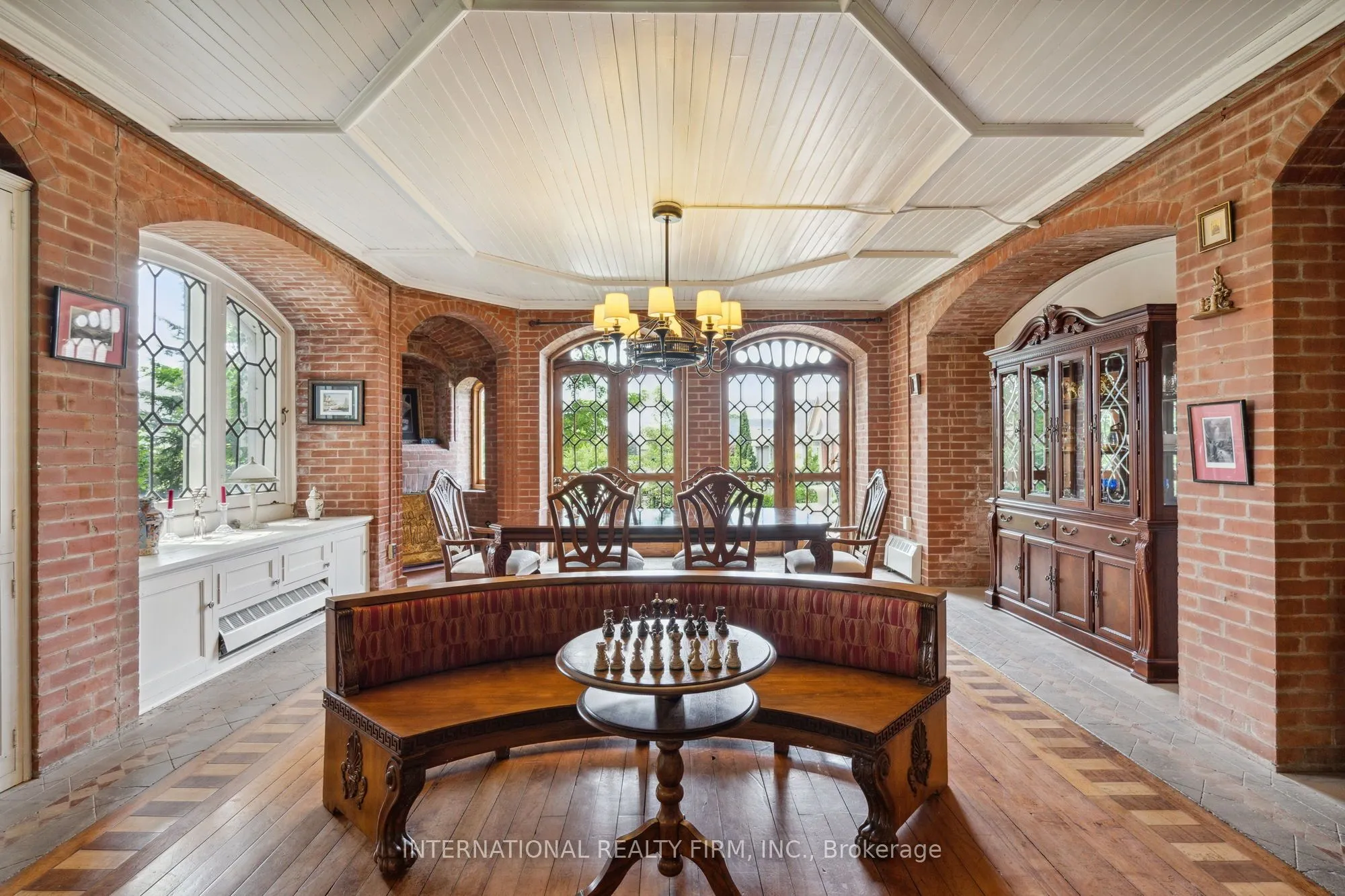 255 Delacourt Road