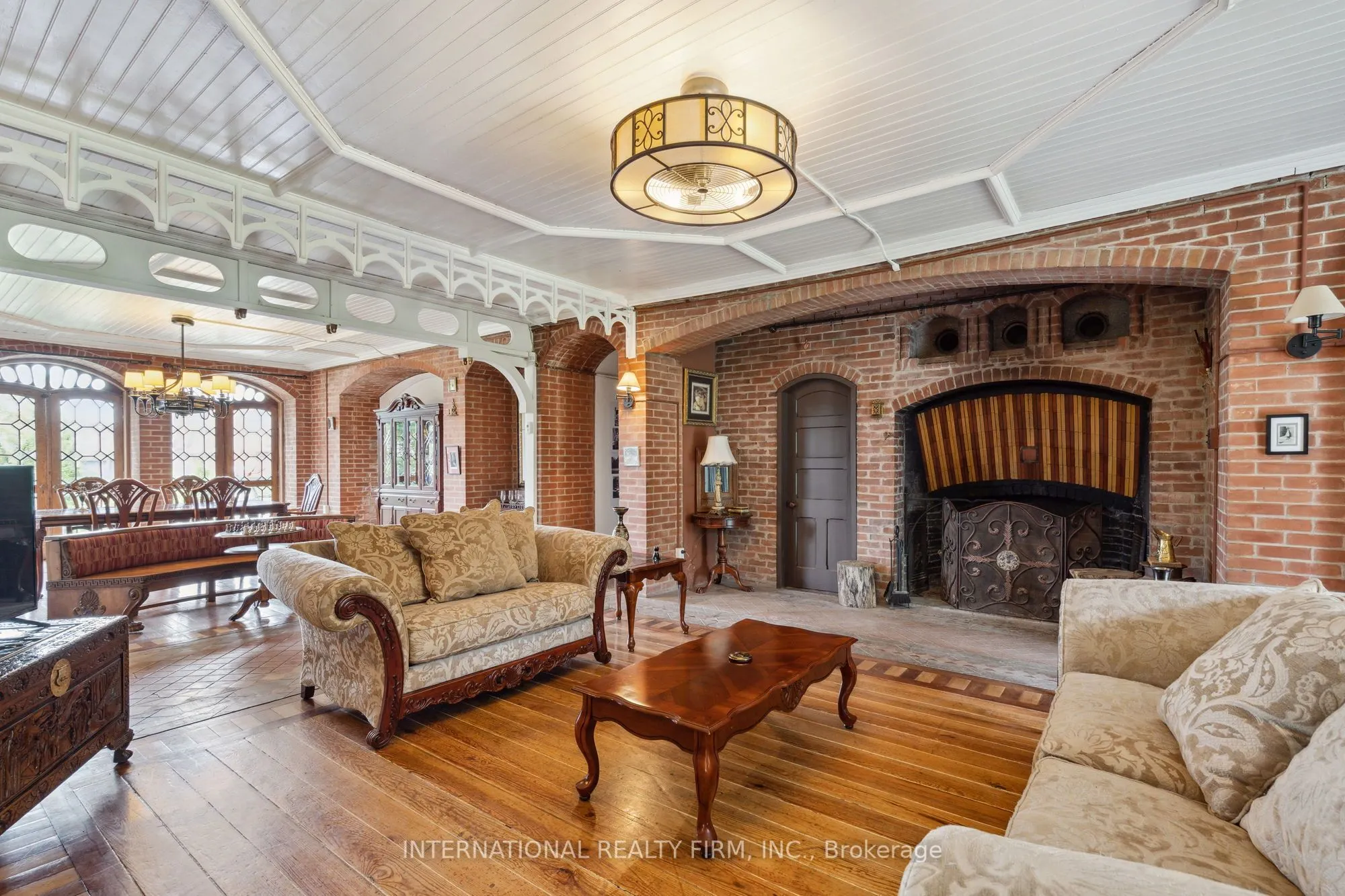 255 Delacourt Road