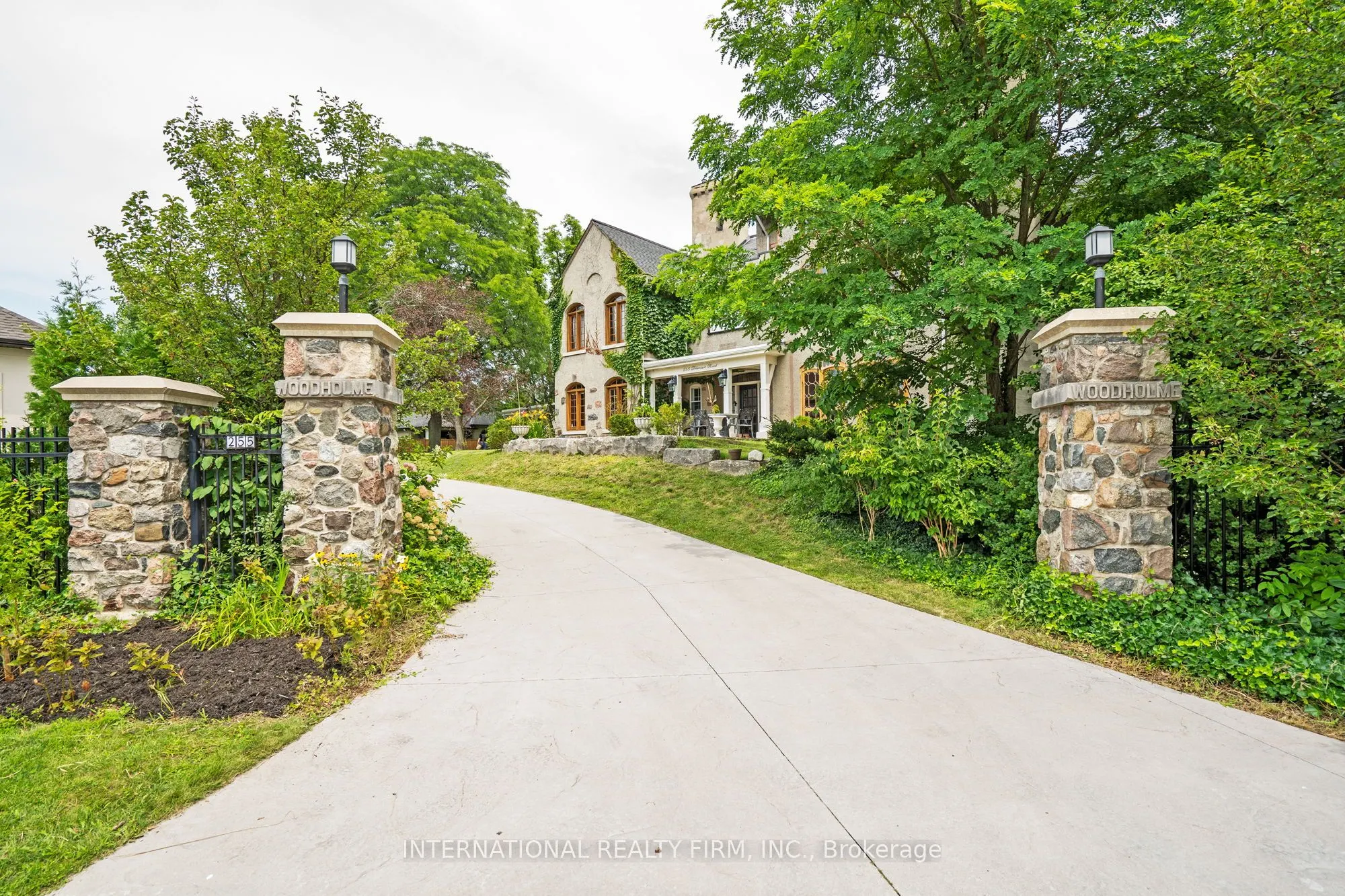 255 Delacourt Road