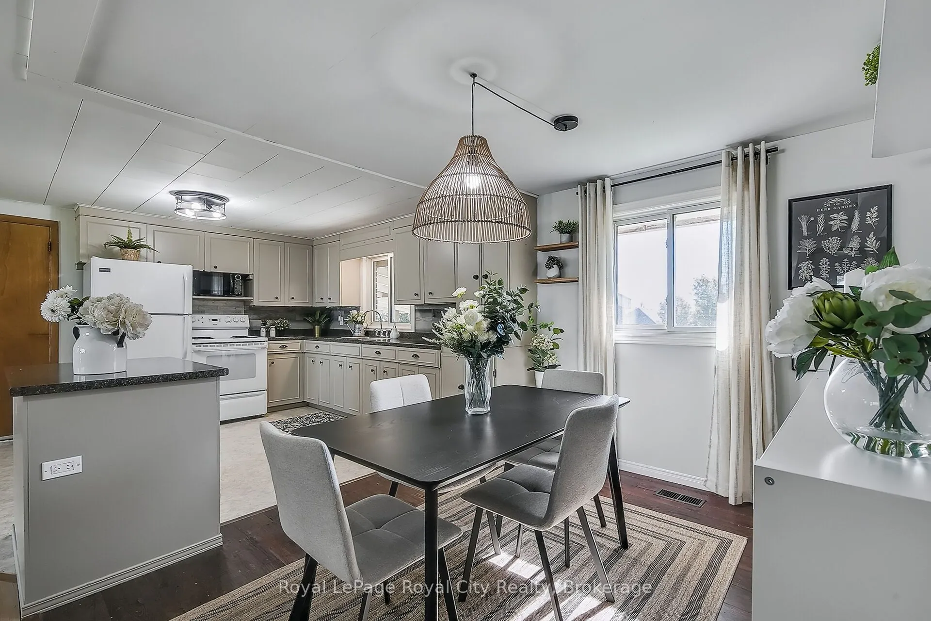595 Main Street E