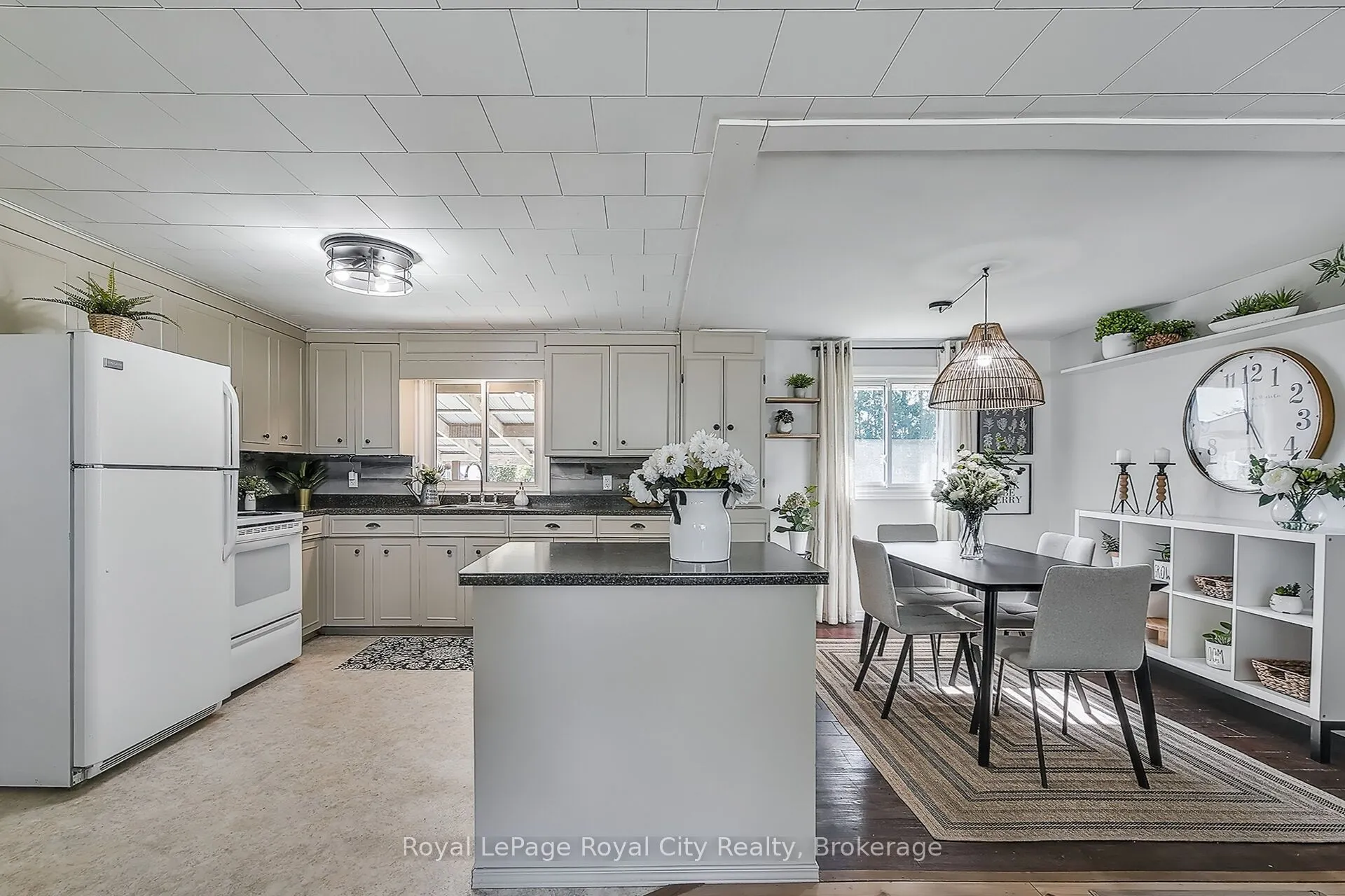 595 Main Street E