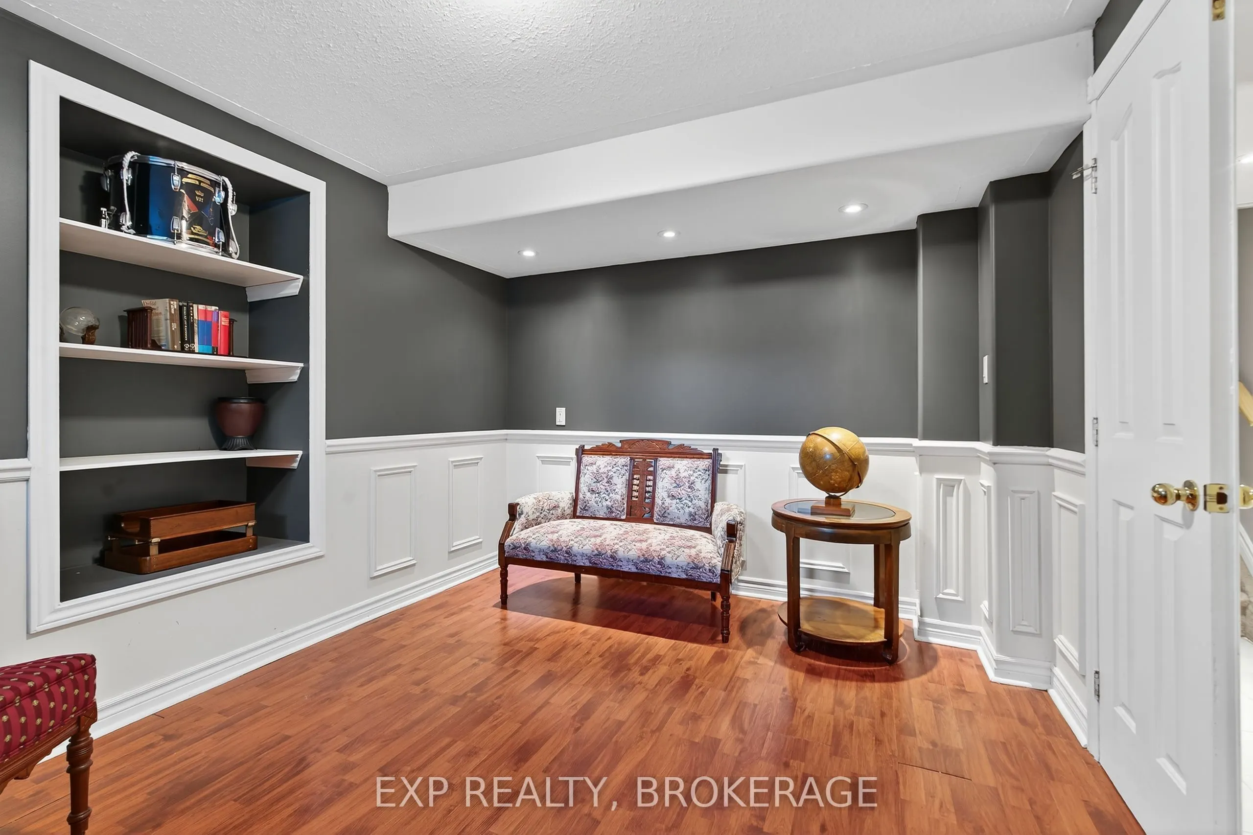 230 HONEYWOOD Avenue