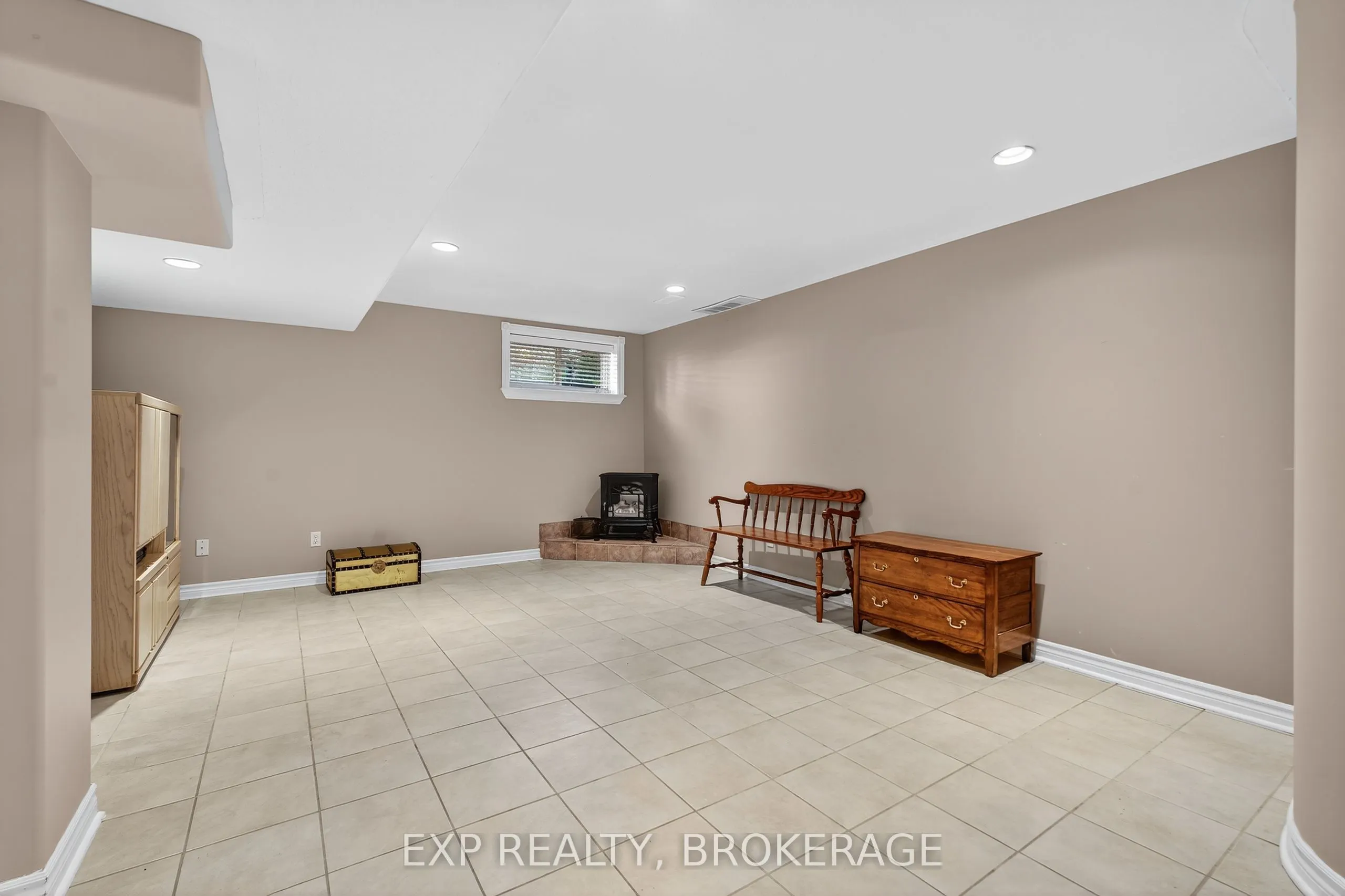 230 HONEYWOOD Avenue