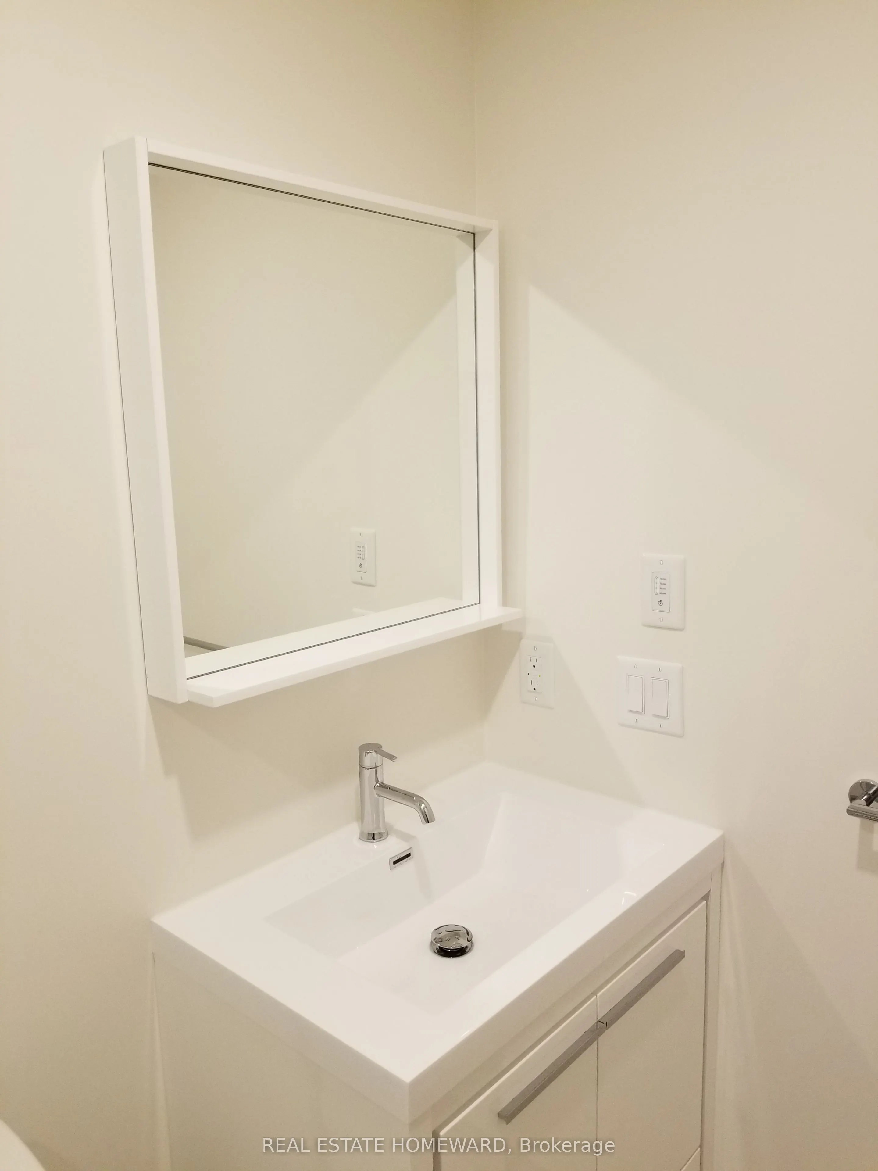 212 King William Street, #923