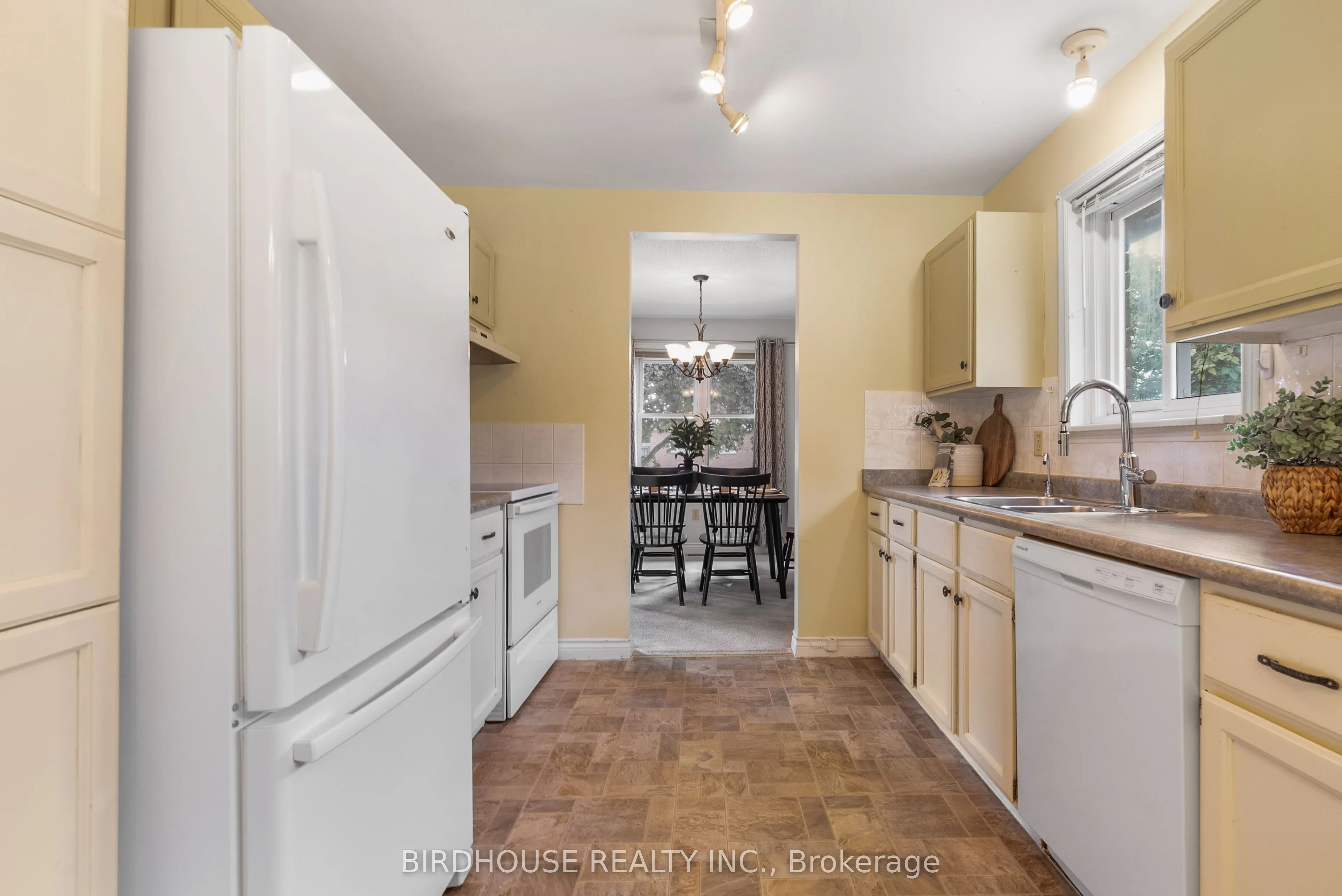 22 Madill Crescent