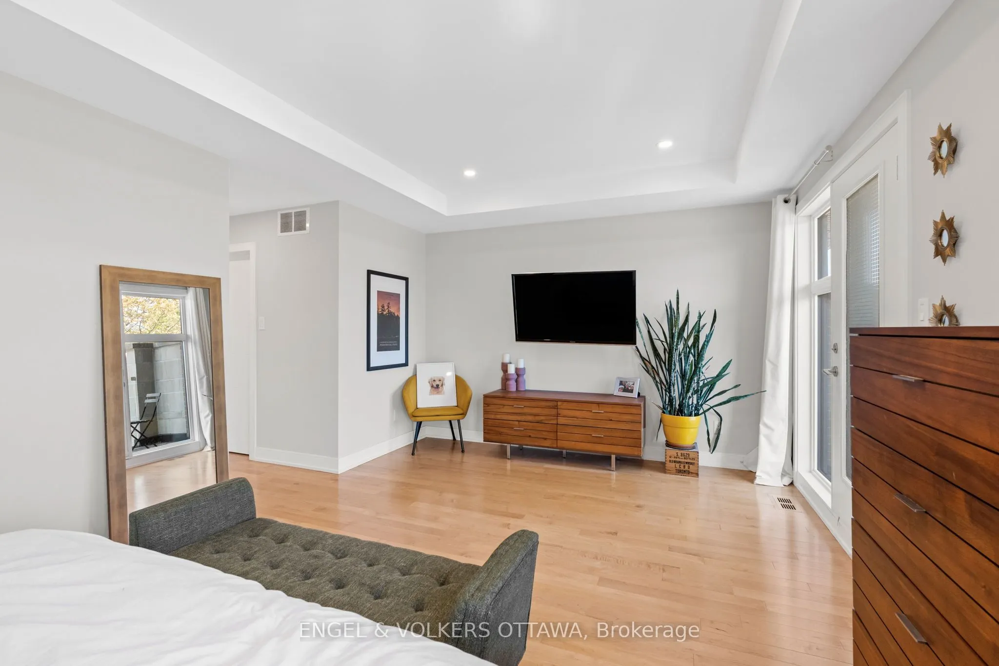 1212 Prince Of Wales Drive