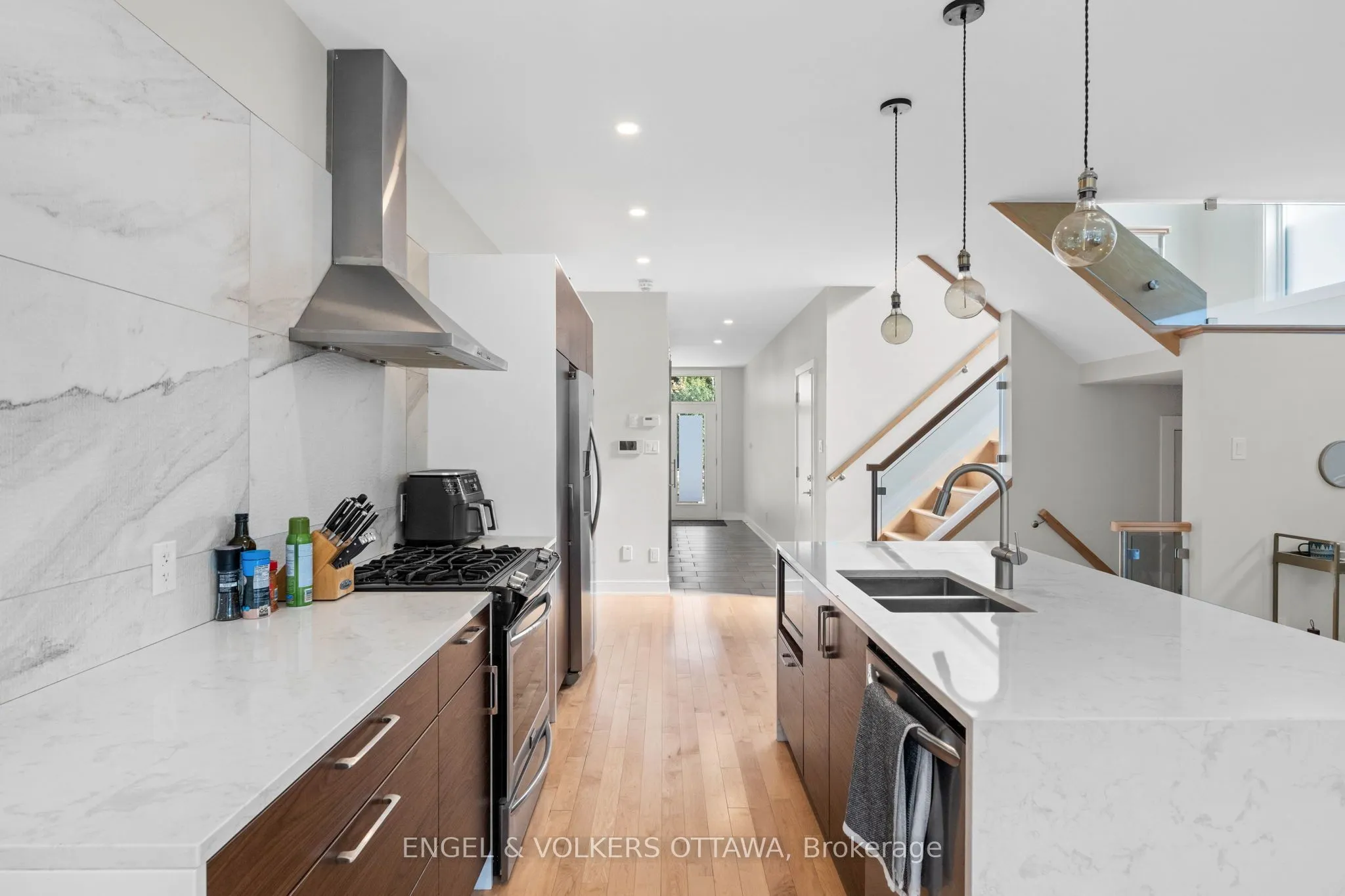 1212 Prince Of Wales Drive