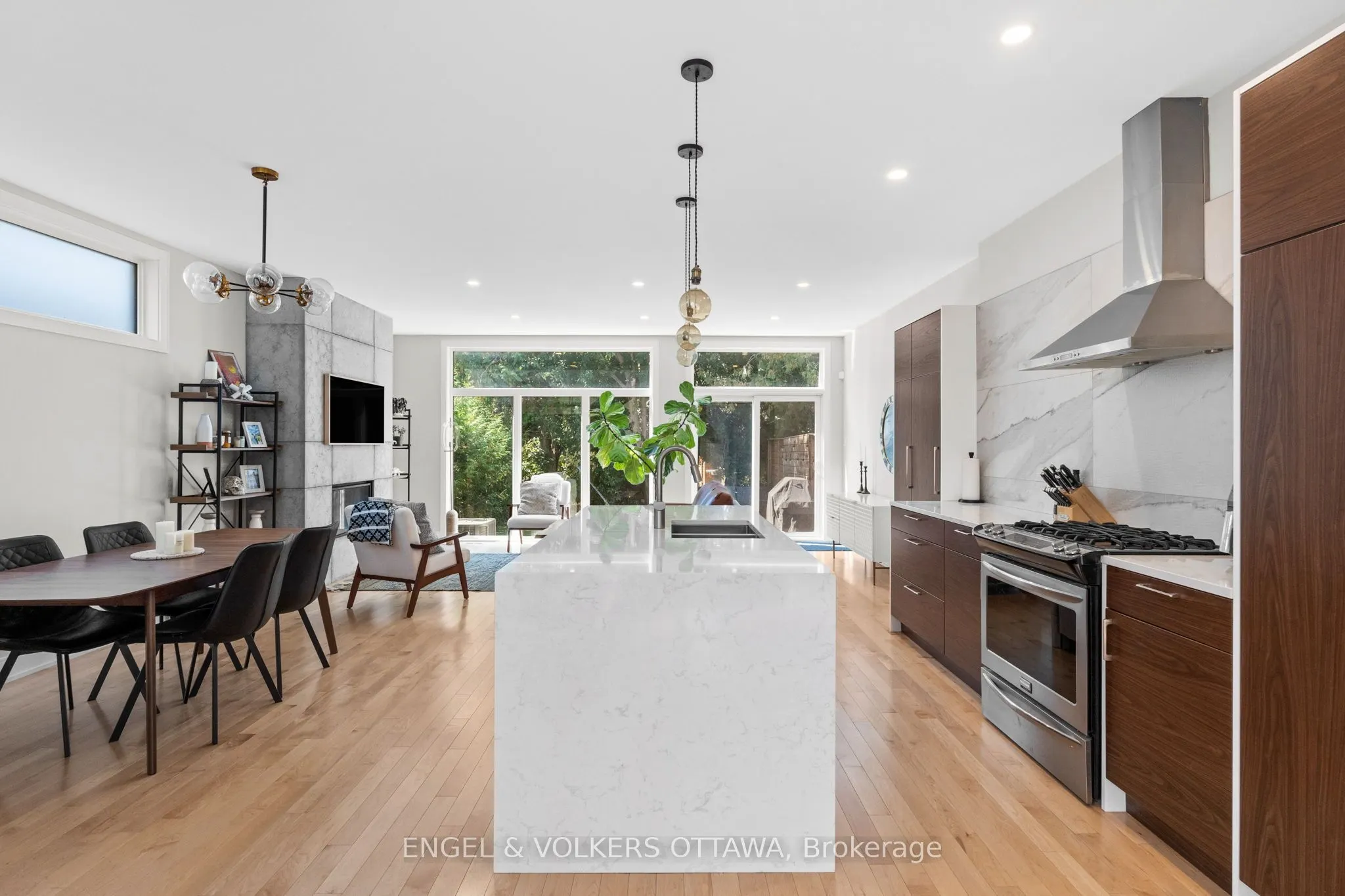 1212 Prince Of Wales Drive