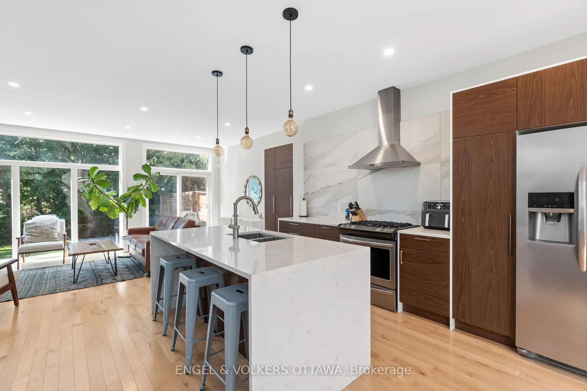 1212 Prince Of Wales Drive