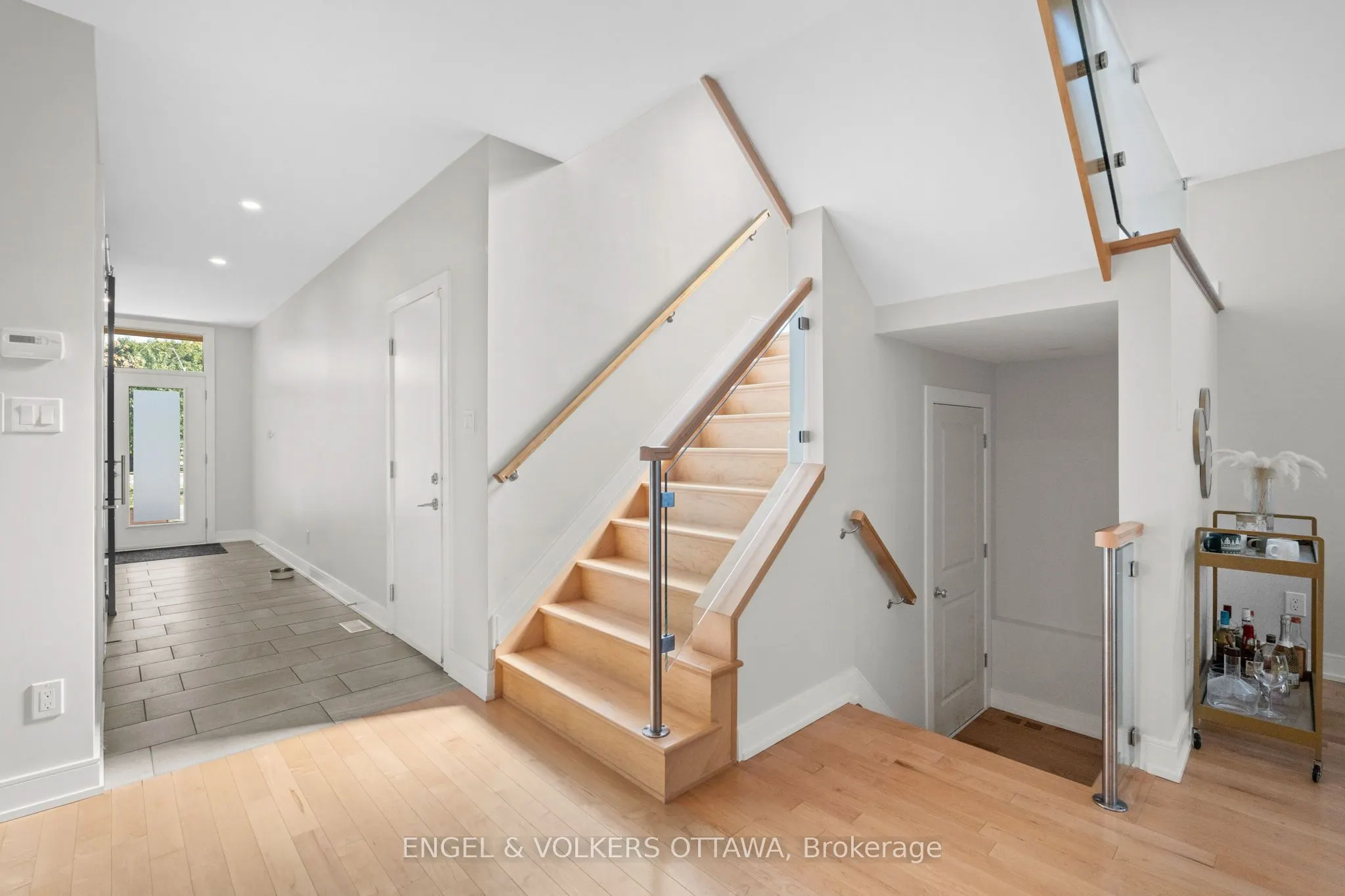1212 Prince Of Wales Drive