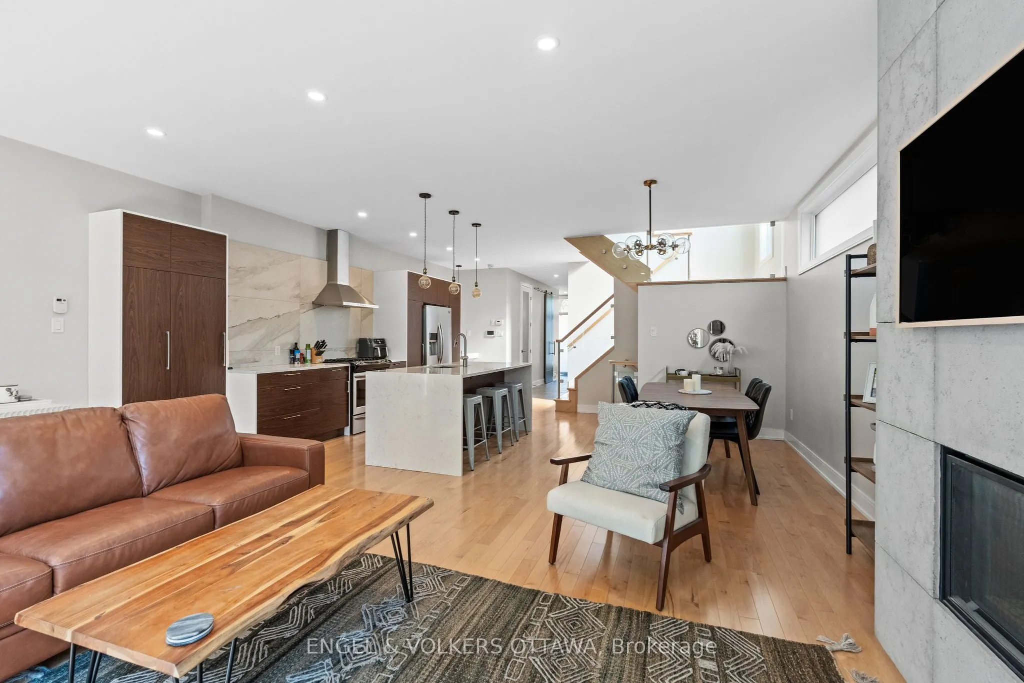 1212 Prince Of Wales Drive