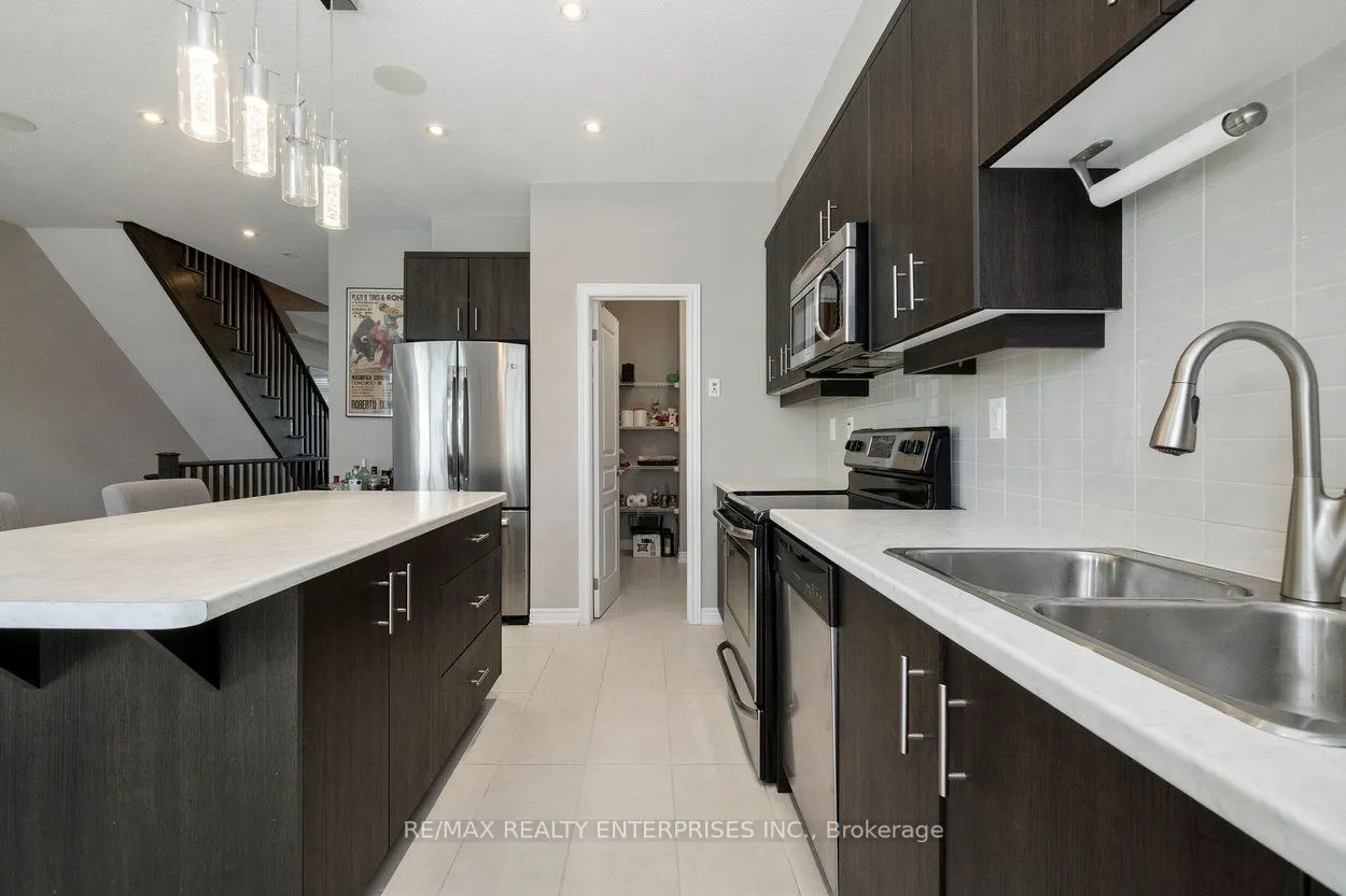 215 Dundas Street E, #9