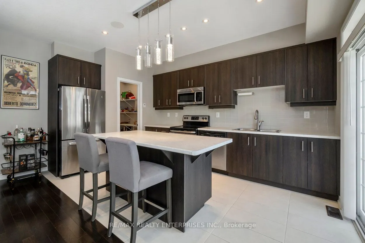 215 Dundas Street E, #9