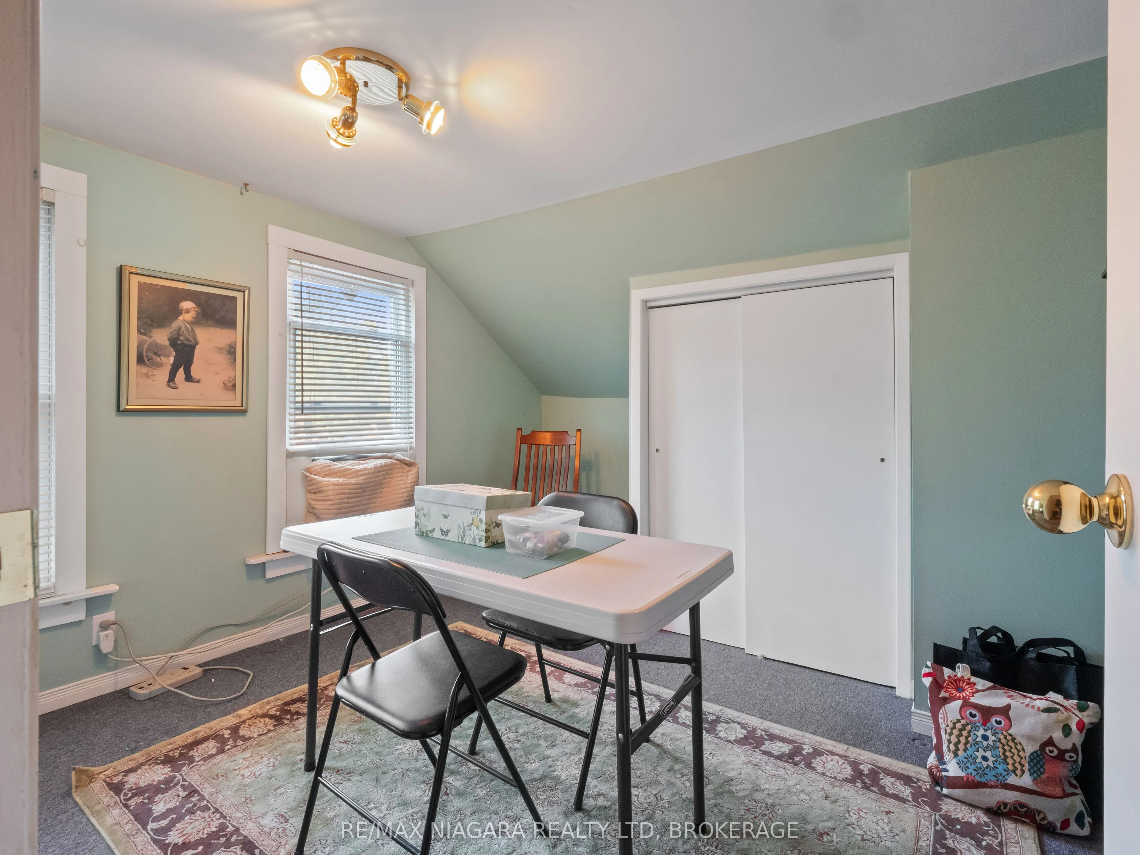 4722 Ryerson Crescent